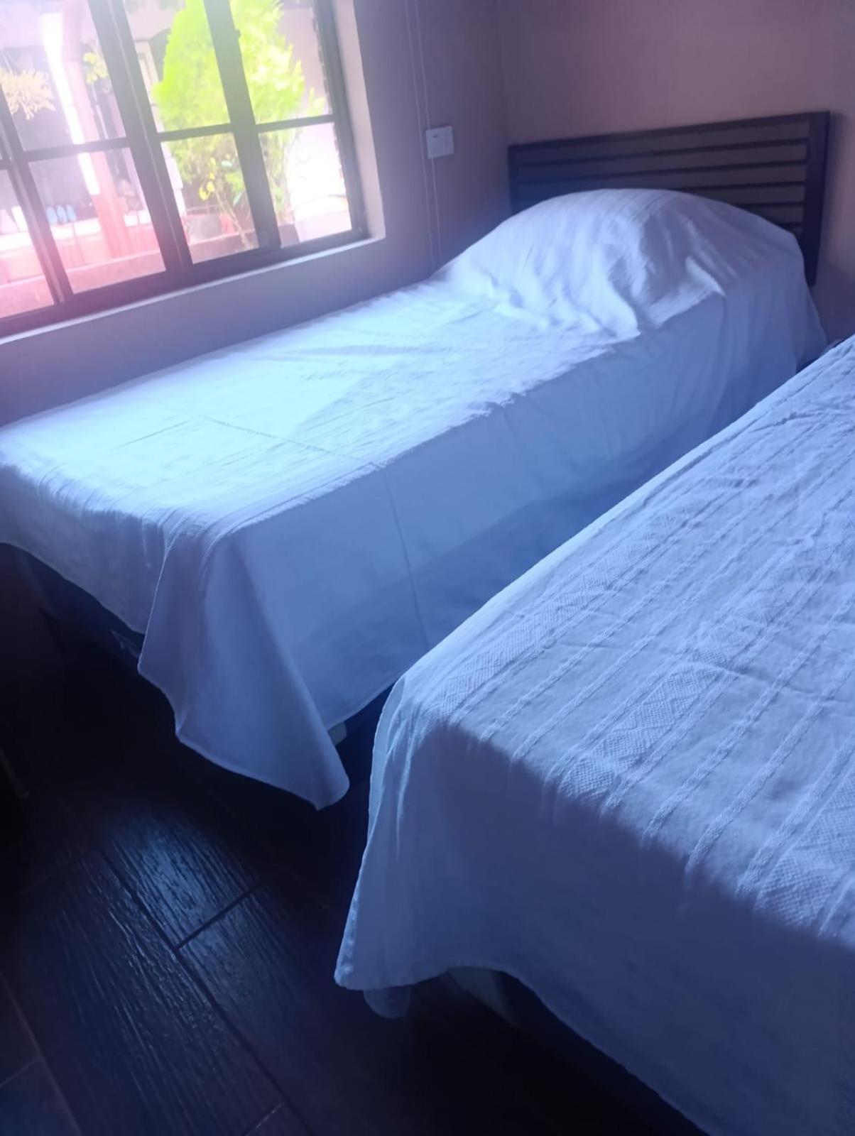 Single Bed in Mixed Dormitory Room