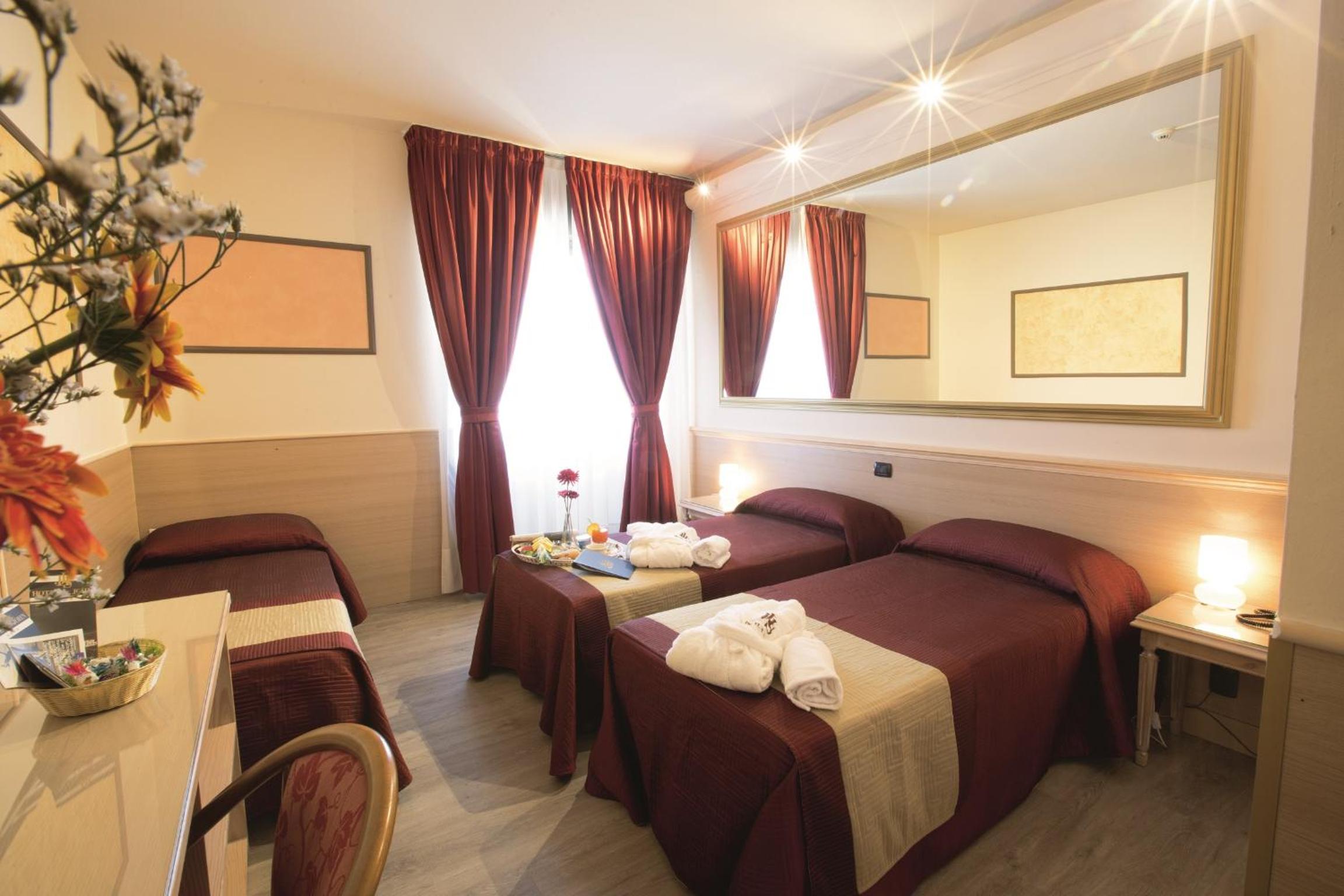 Triple Room - Photo 6
