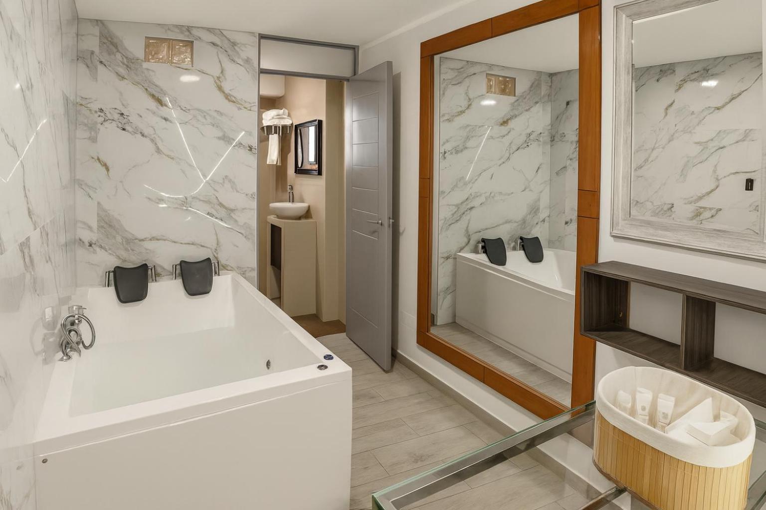 King Suite with Spa Bath
