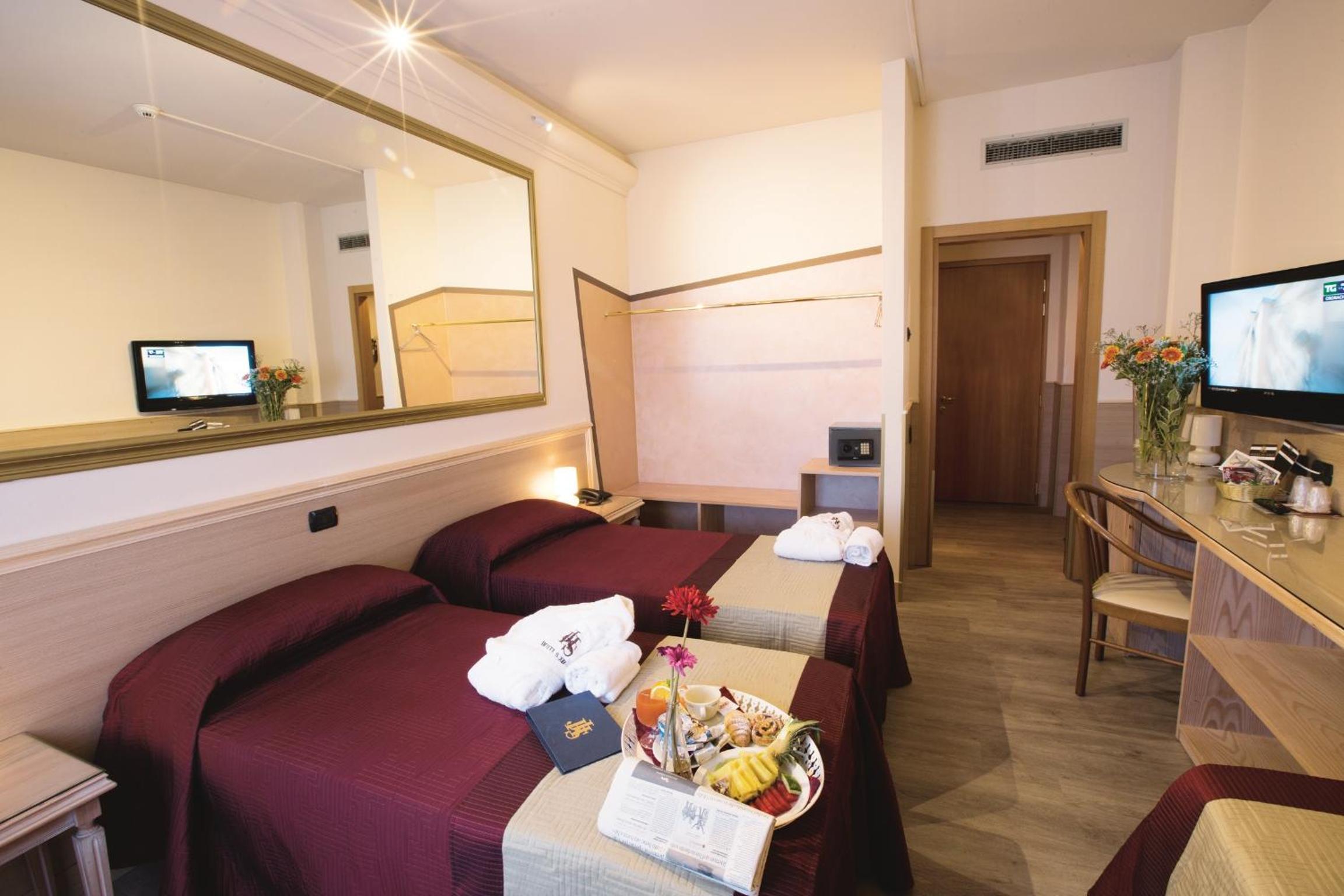 Twin Room - Photo 3