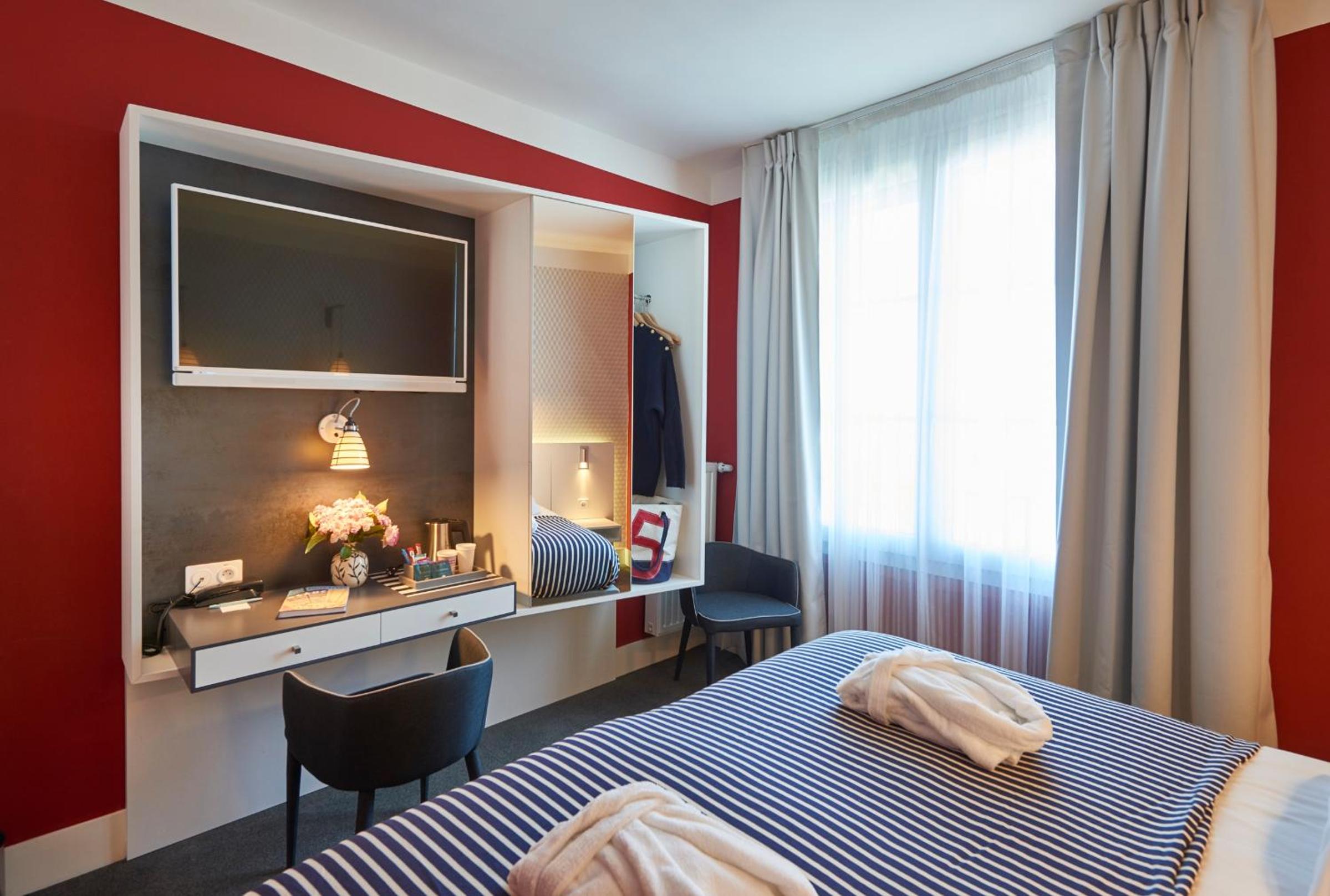 Superior Double Room with King Bed photo 3