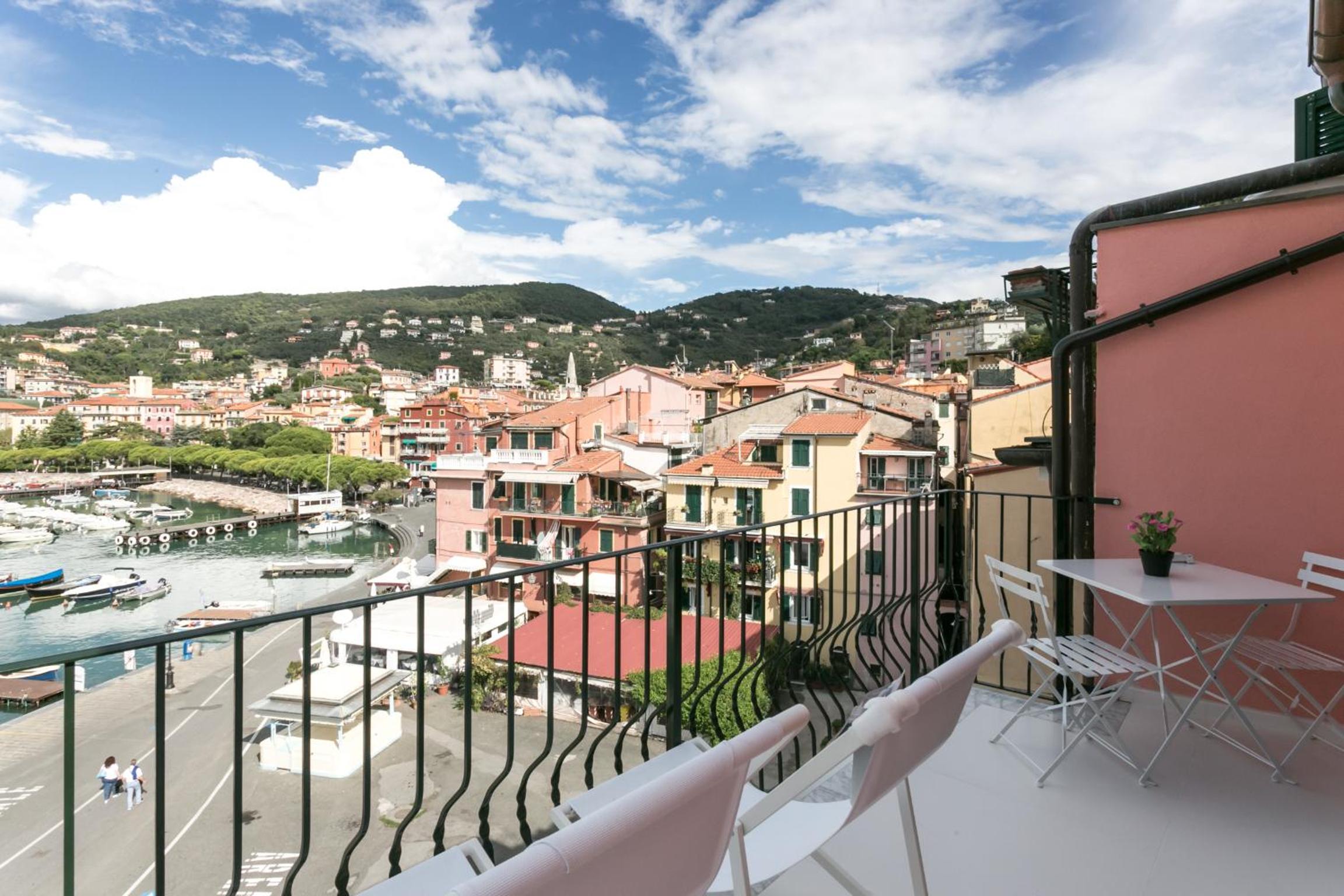 Deluxe Double Room with Balcony and Sea View photo 3