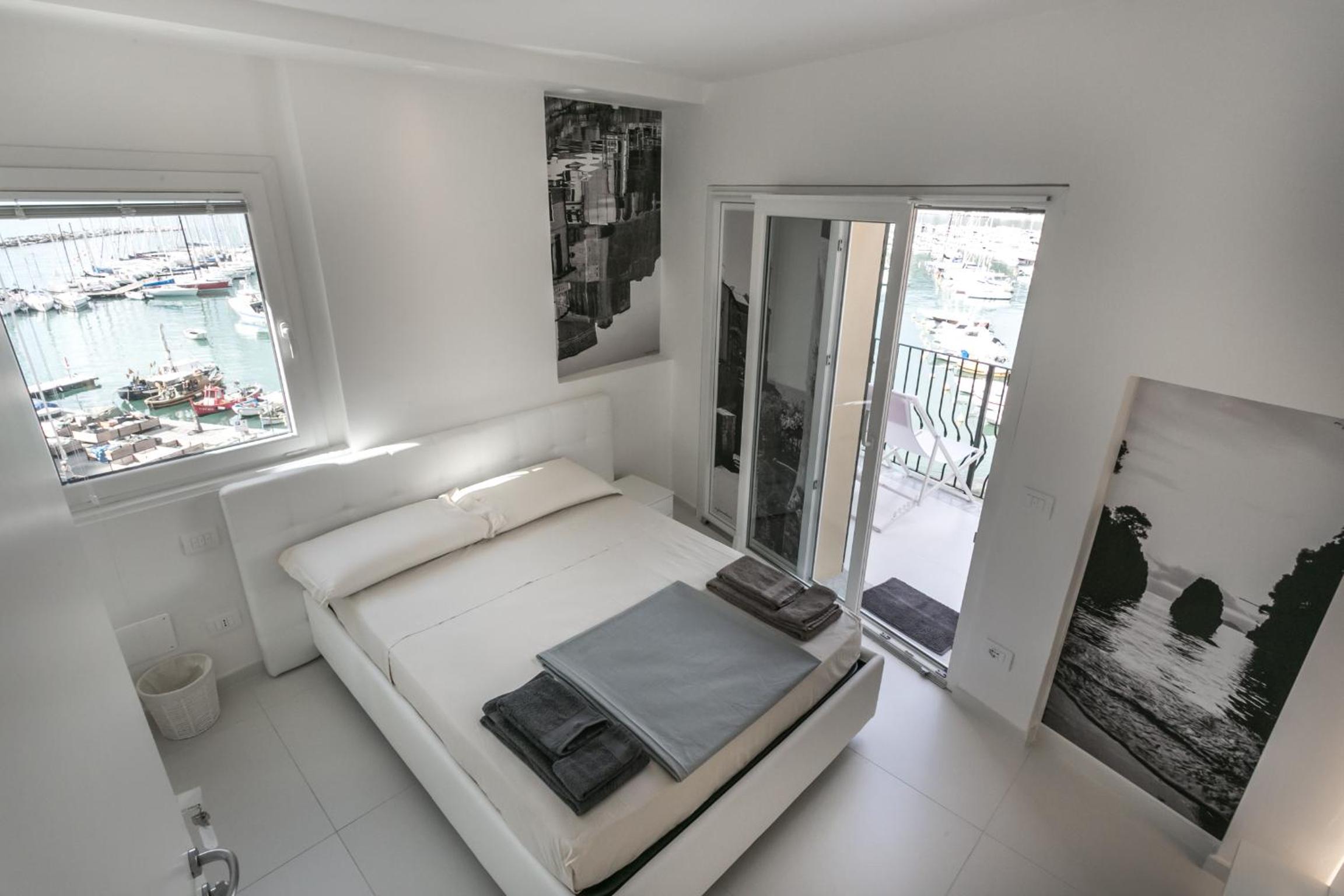 Deluxe Double Room with Balcony and Sea View photo 2