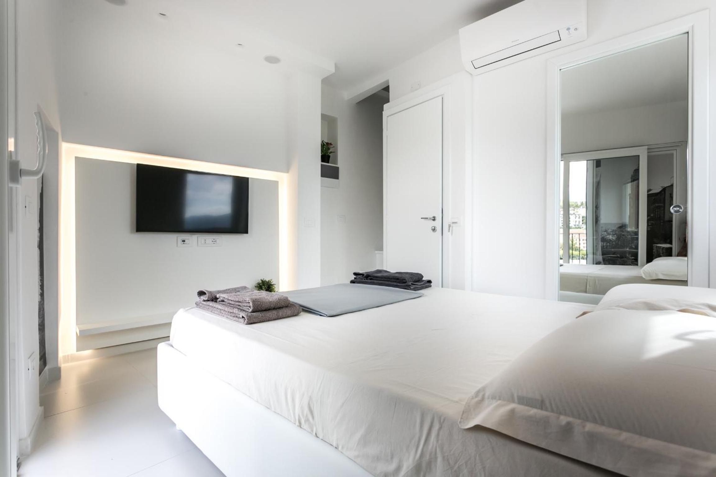 Deluxe Double Room with Balcony and Sea View photo 3