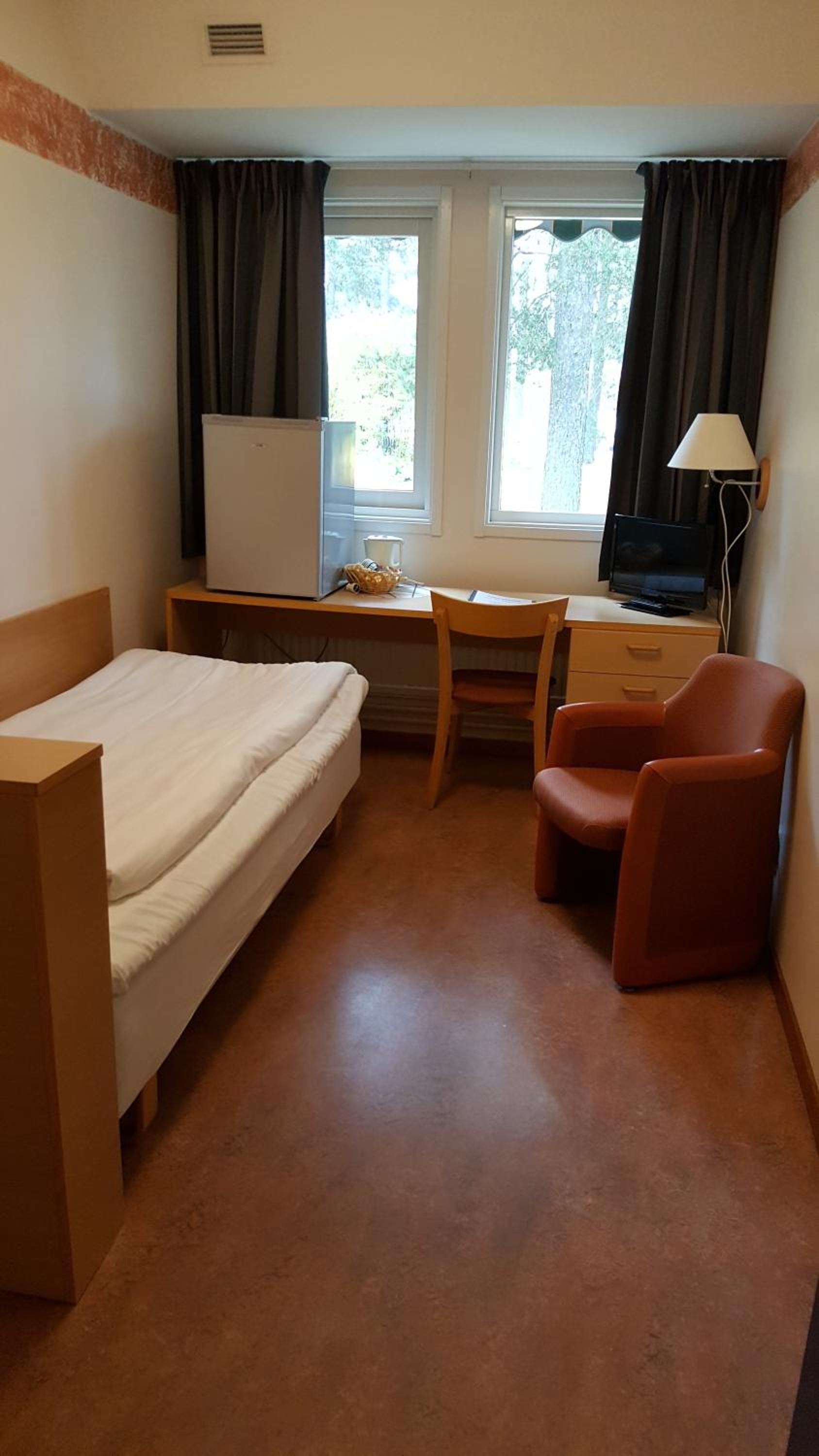 Single Room with Shared Bathroom