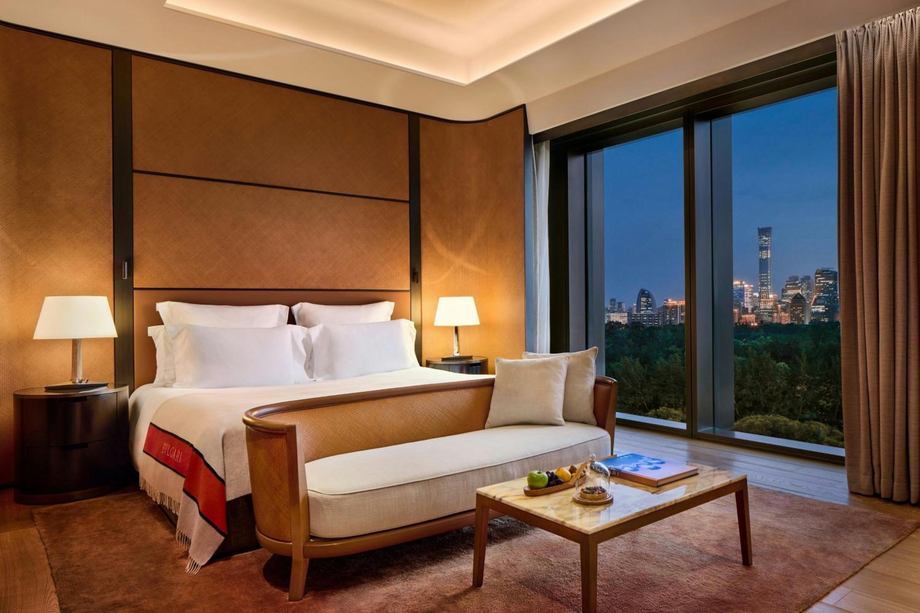 Premium Room with One King Bed Liangma River View (Free Mini-bar soft drinks & beers + 1.9 mi pick-up or drop-off service + Berluti shoe shinning & pressing service) photo 3