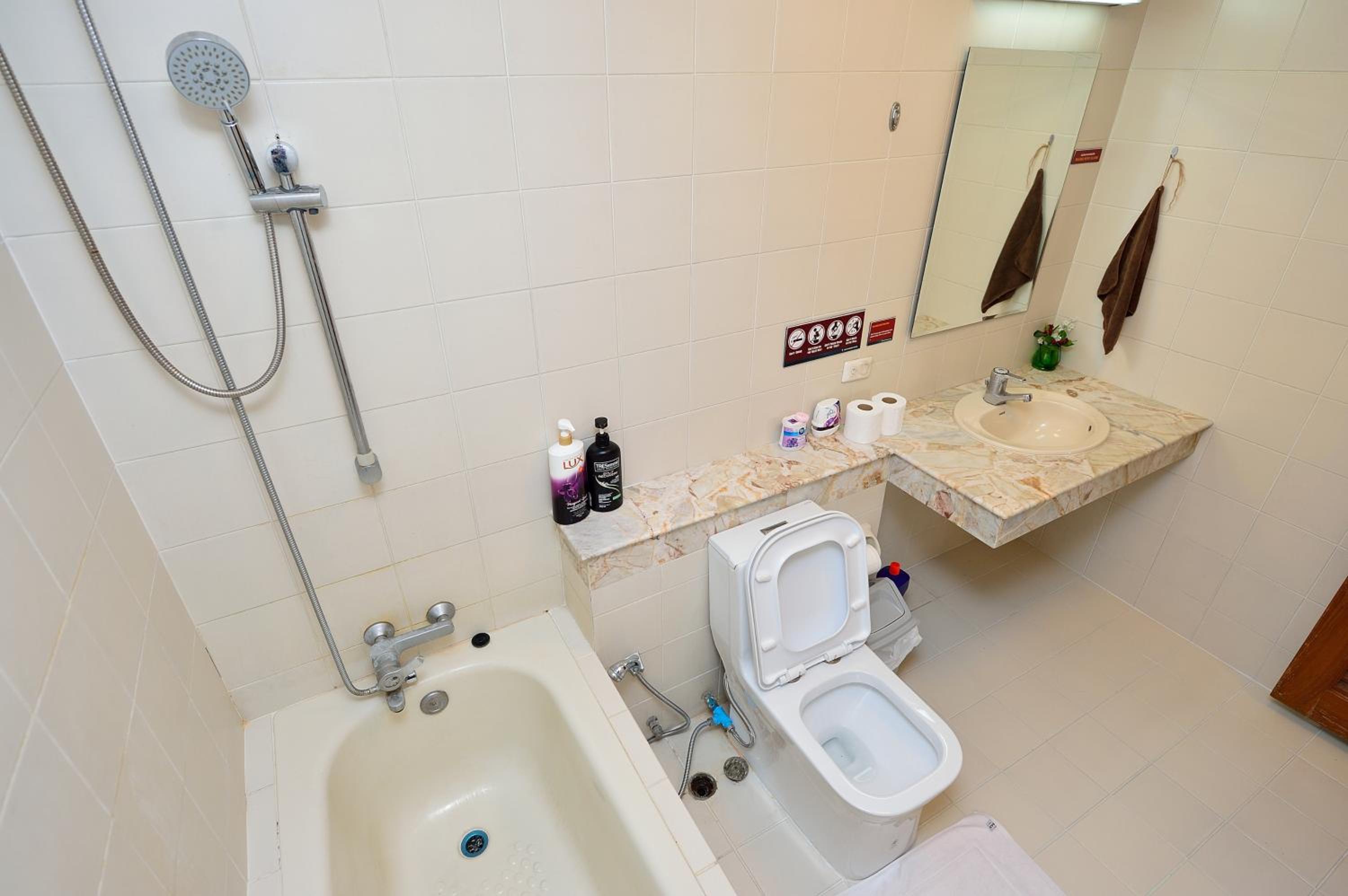 Double Room With Shared Bathroom photo 2