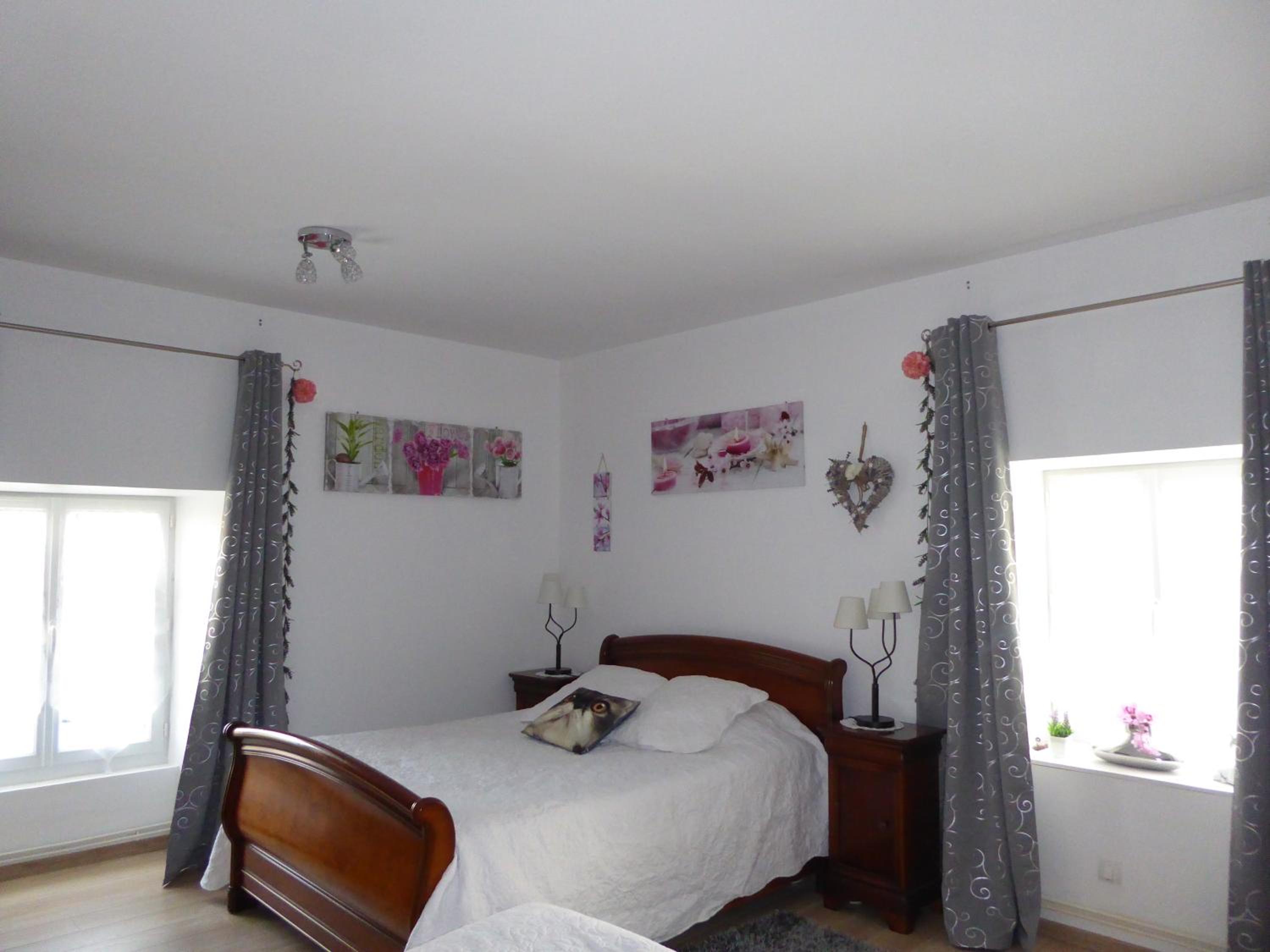 Family Room with Private Bathroom - Photo 2