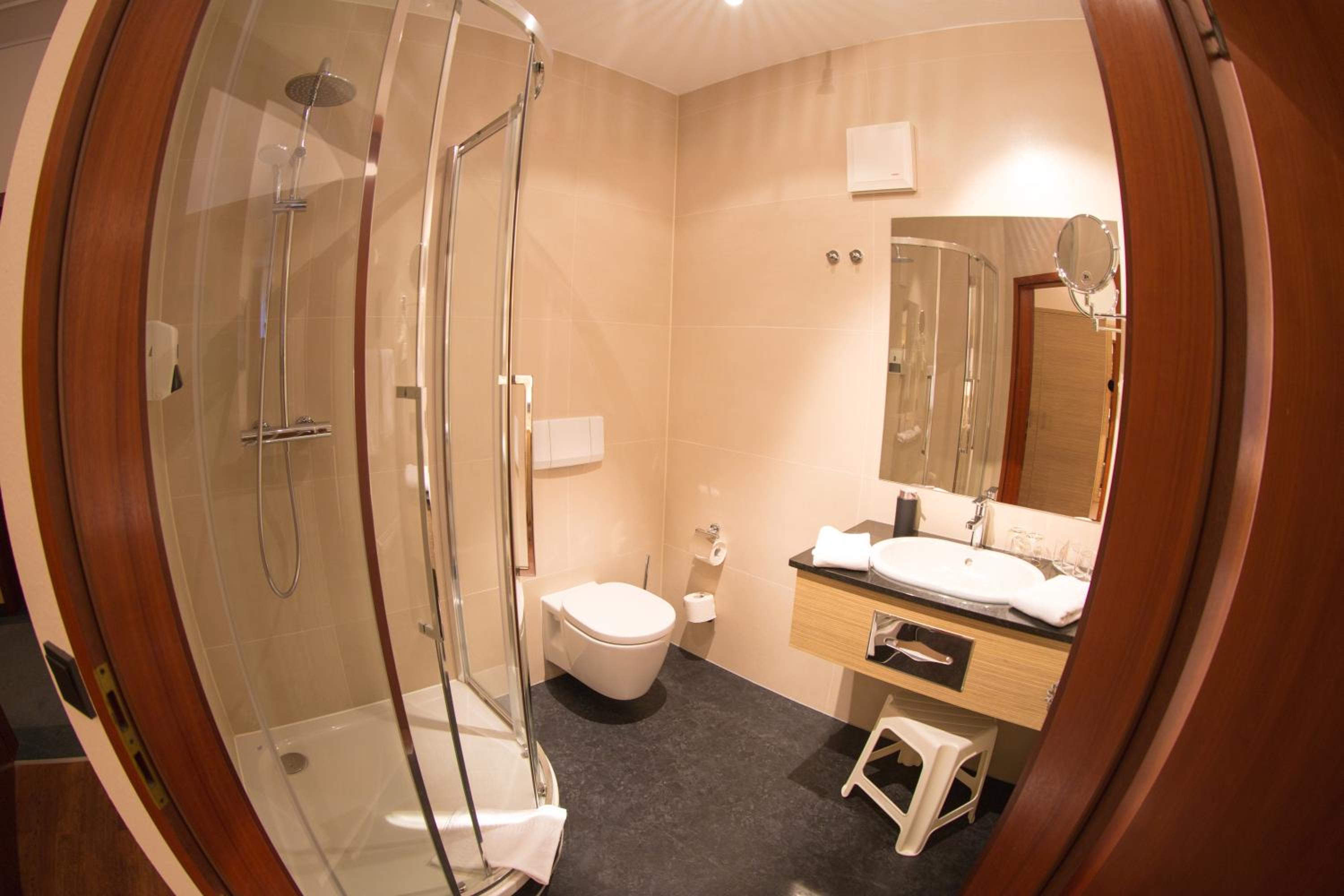 Deluxe Double Room with Shower - Photo 2