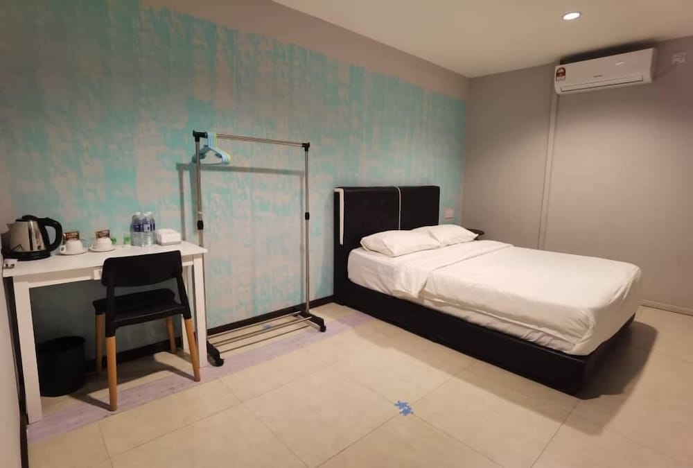 Room, Shared Bathroom