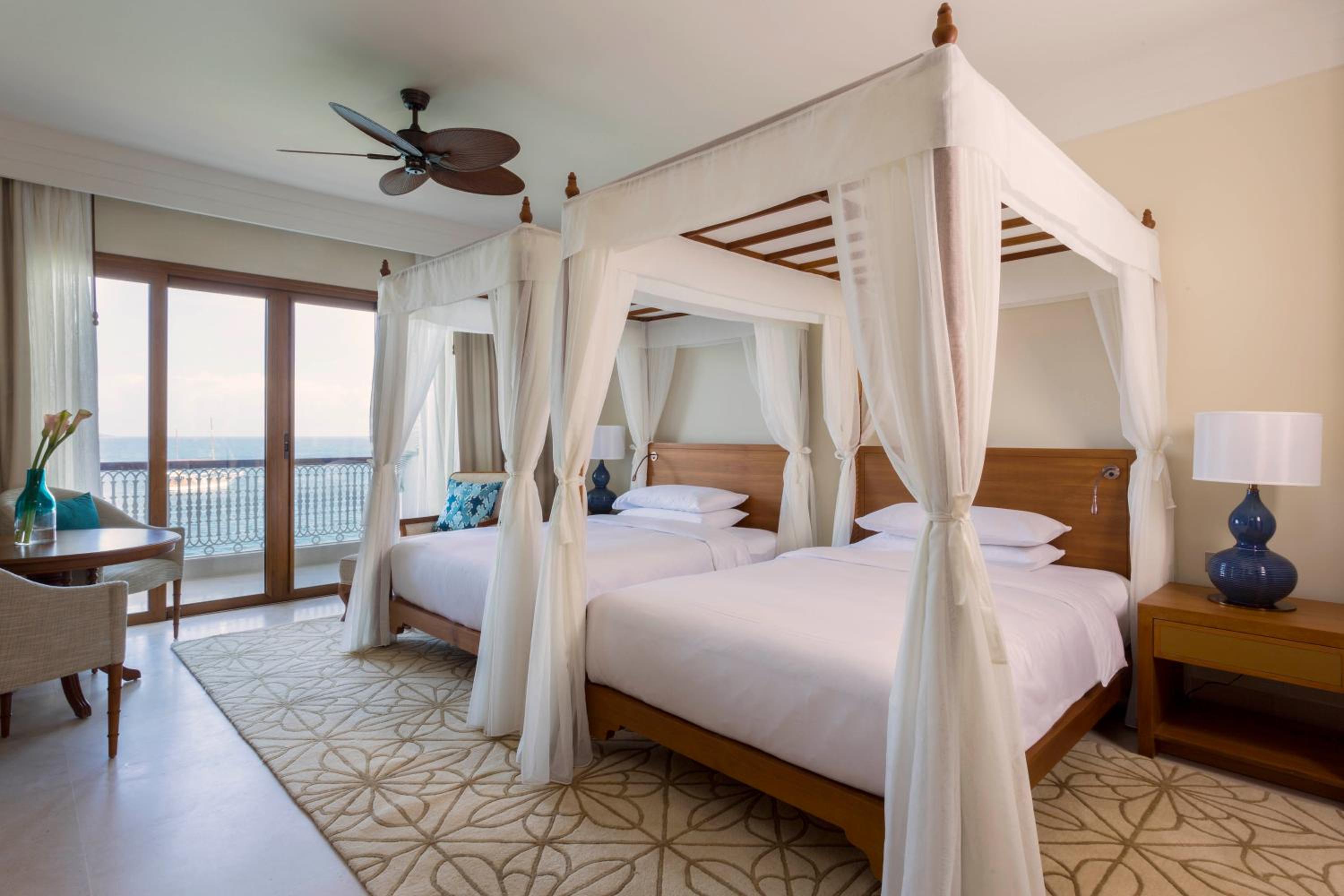 Deluxe Twin Room with Balcony photo 2