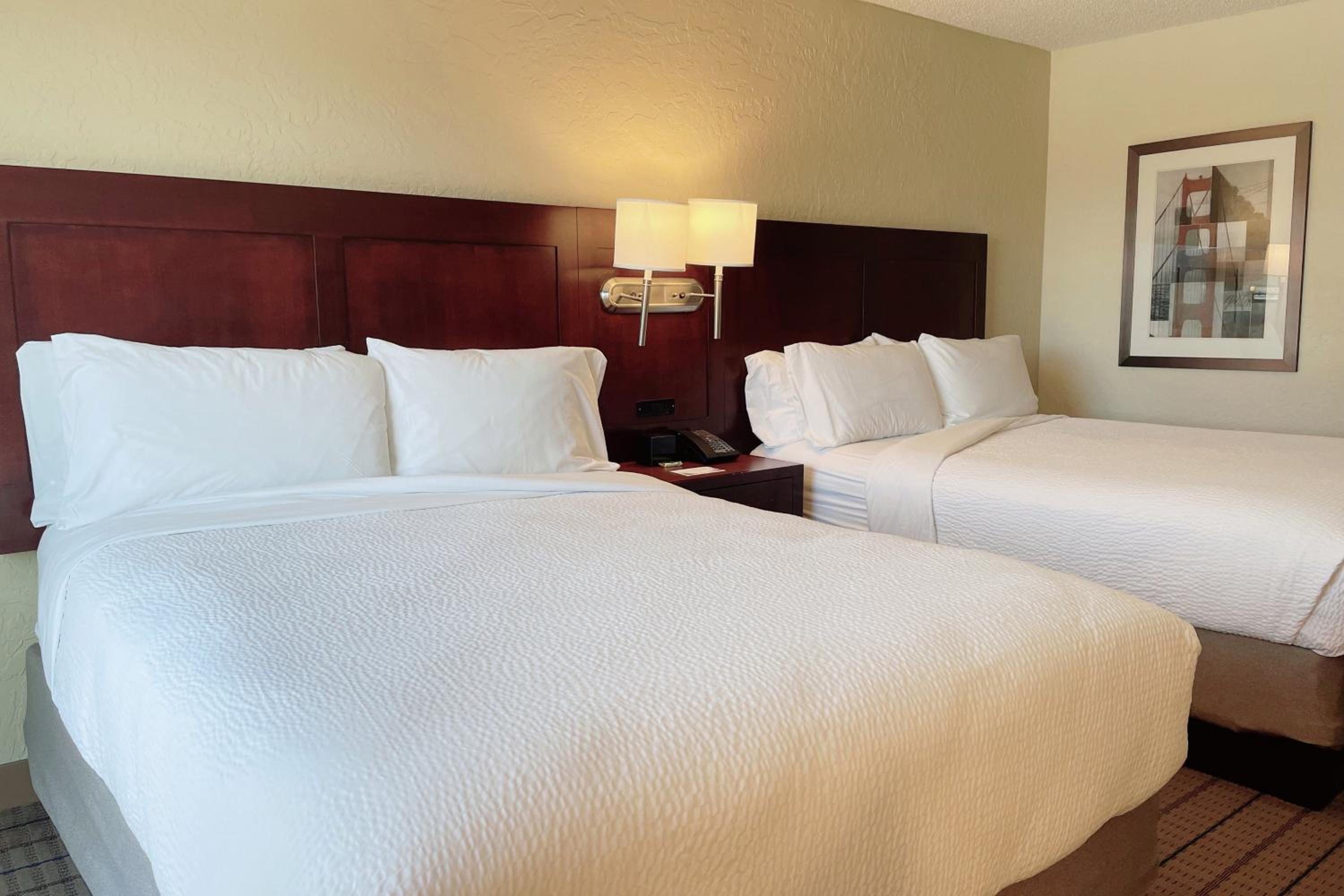 Queen Room with Two Queen Beds - Photo 2