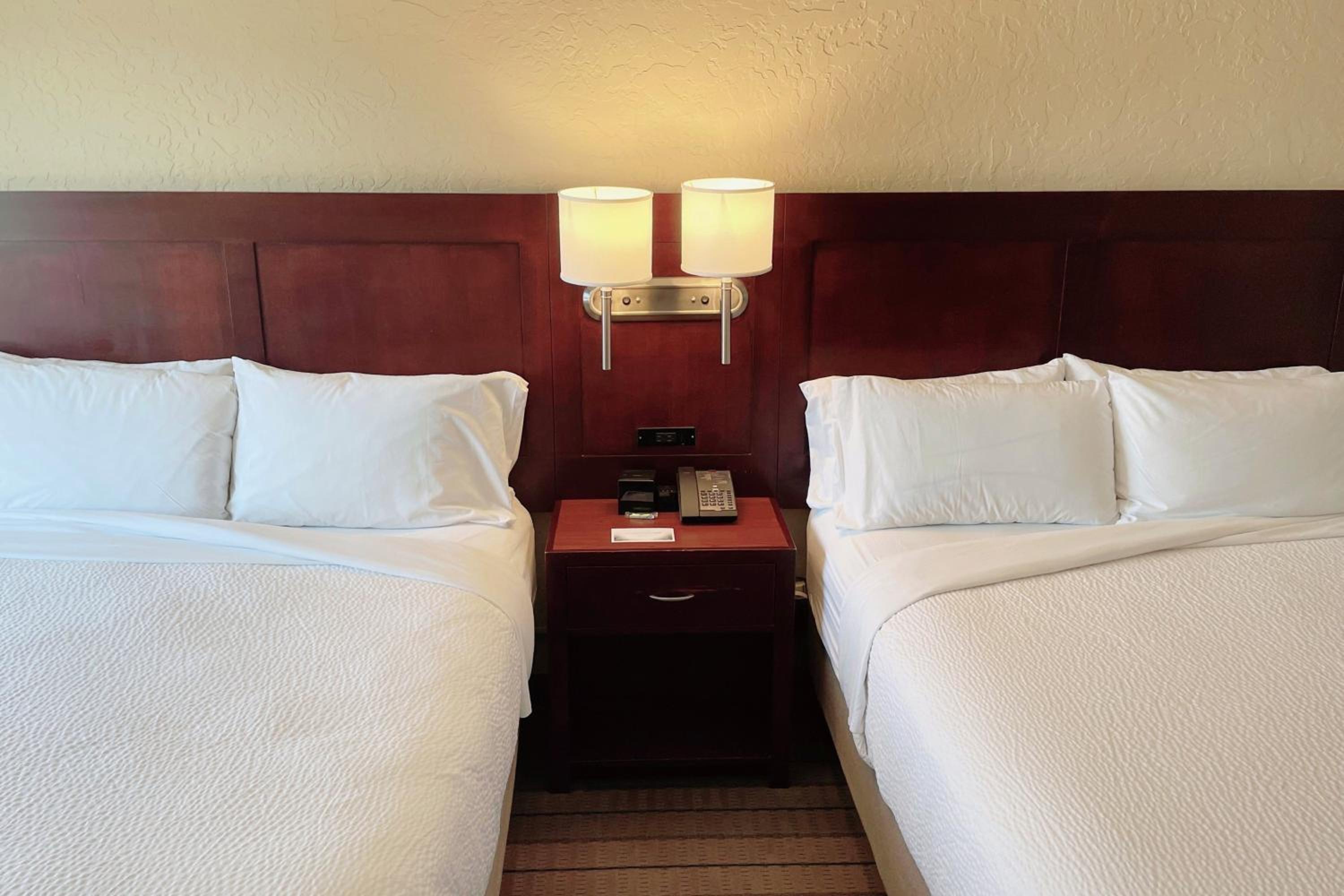 Queen Room with Two Queen Beds - Photo 3