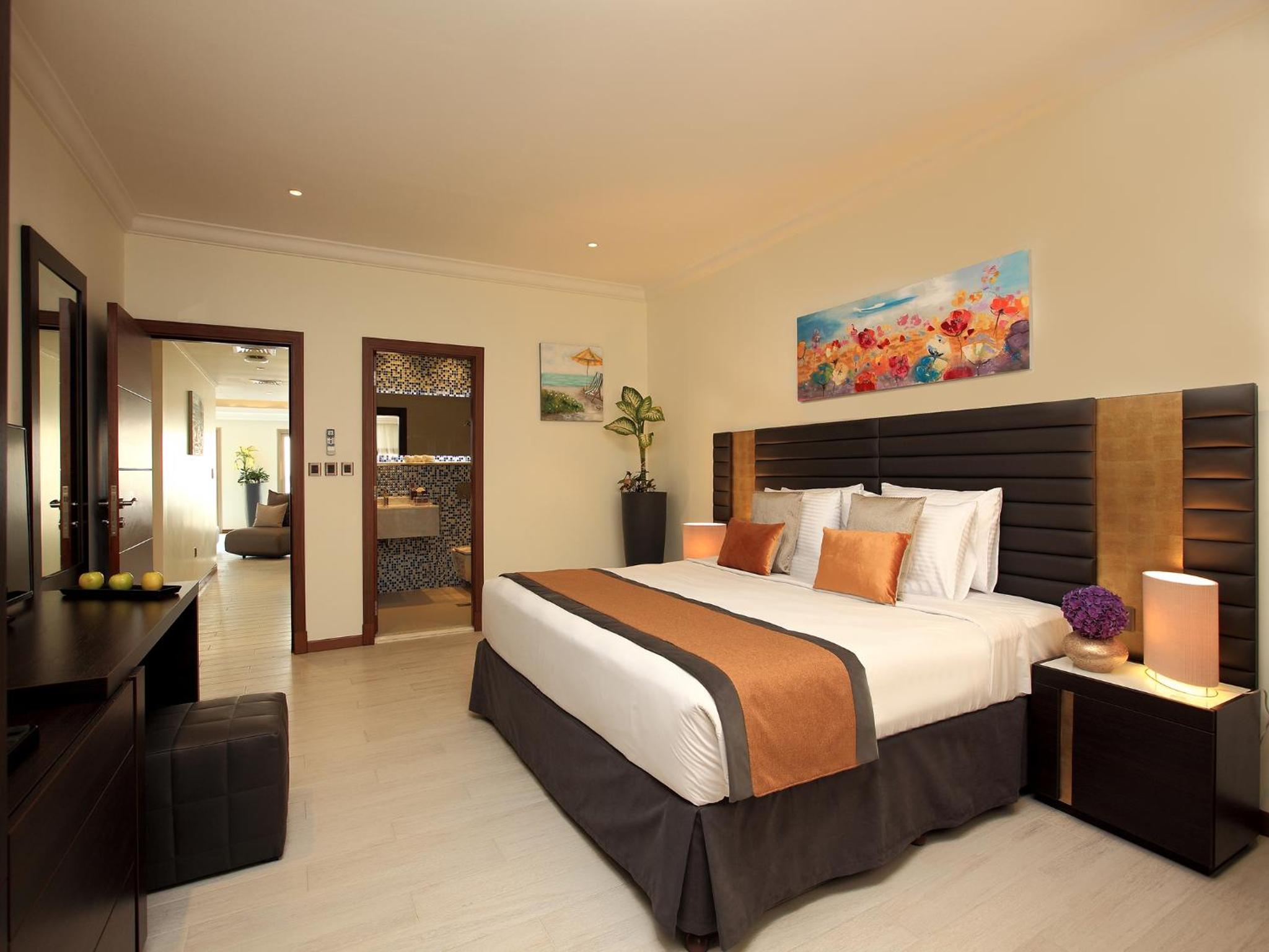 Superior Three-Bedroom Sunrise Villa with Sea View photo 3
