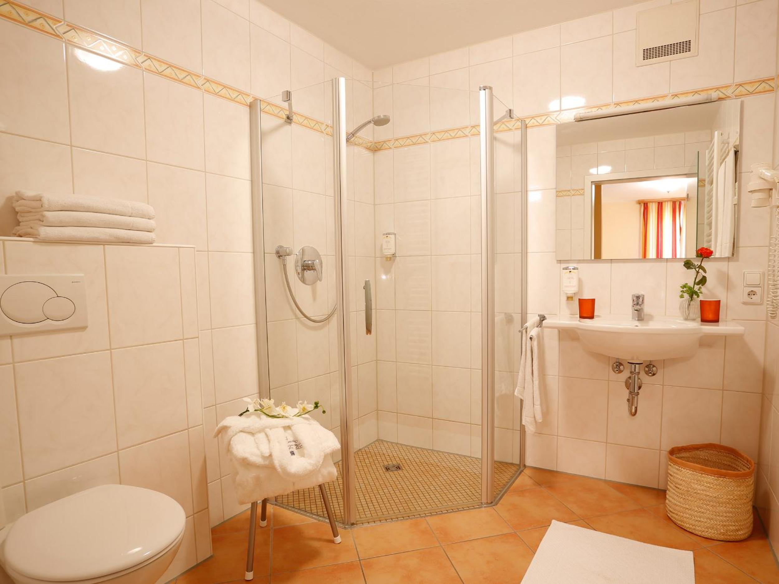 Large Double Room - Photo 5