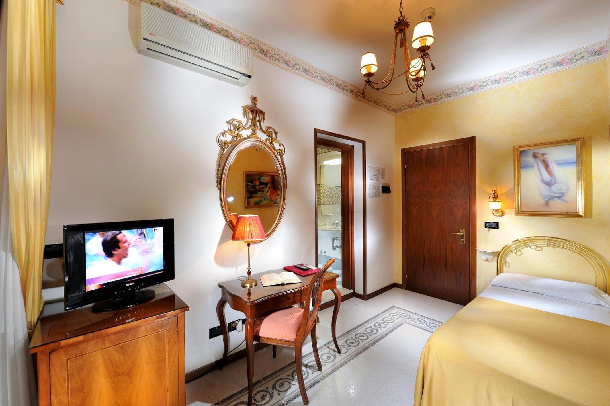 Small Single Room with Terrace