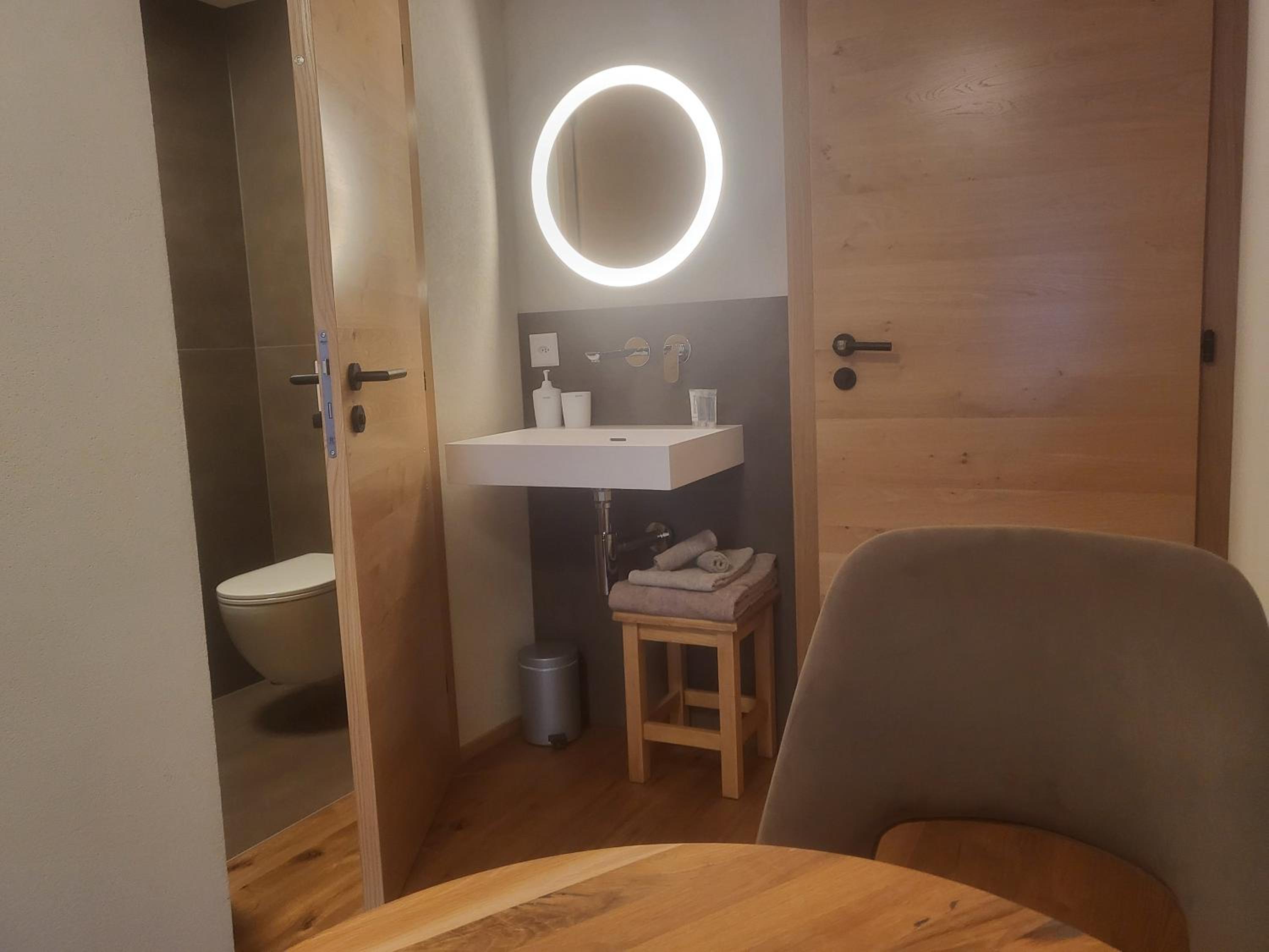 Single Room with Private Bathroom photo 2