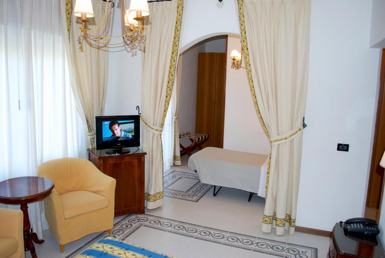 Deluxe Double or Twin Room with Terrace and Garden View