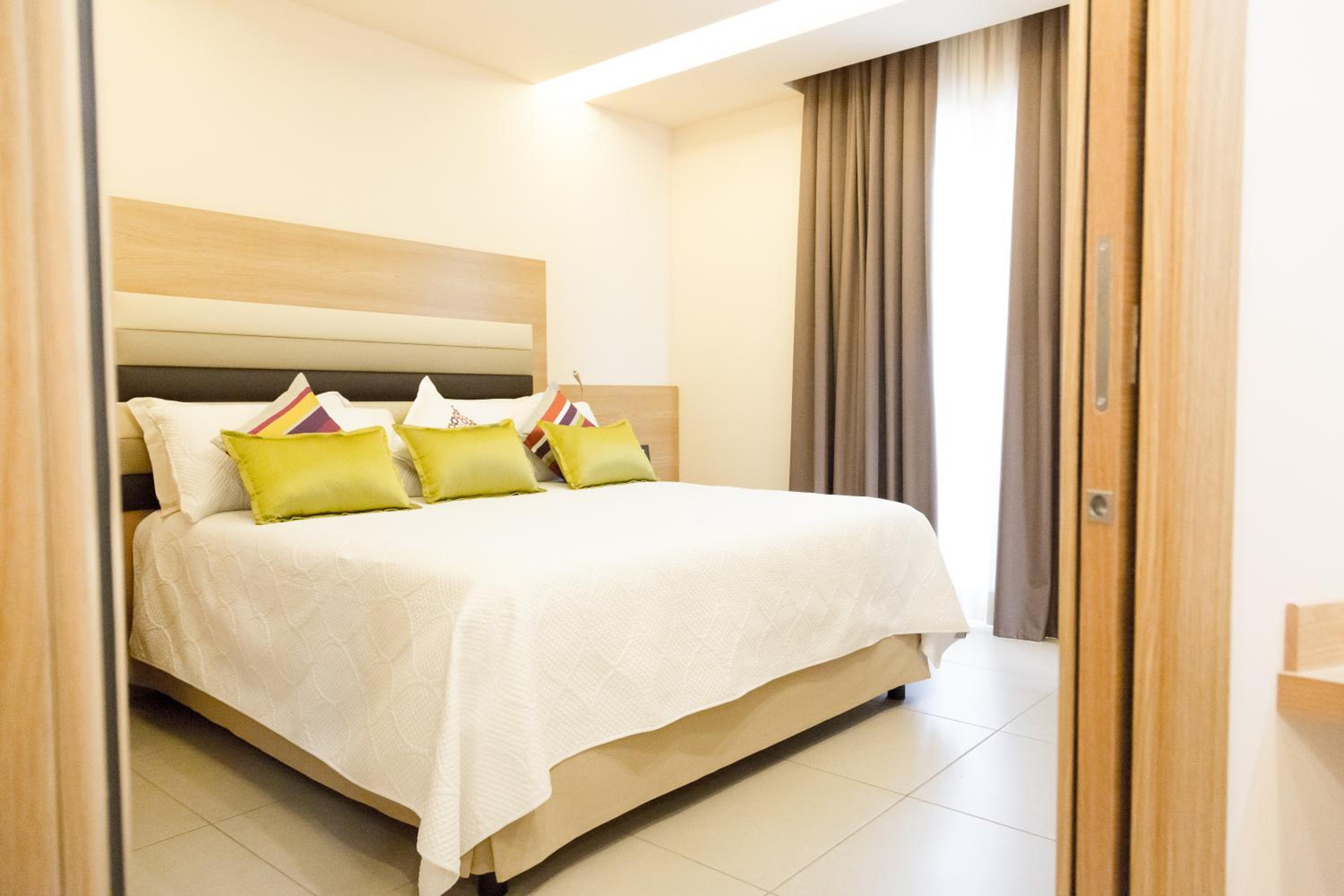 Queen Suite with Sofa Bed photo 3