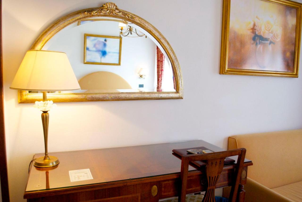 Deluxe Double or Twin Room with Terrace and Pool View