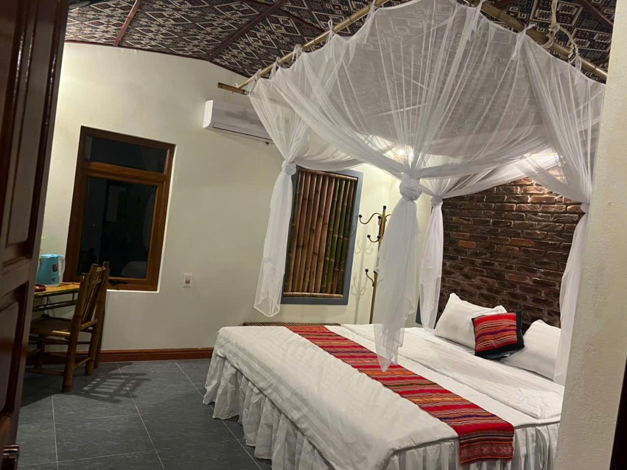 Double Room with Pool View photo 3