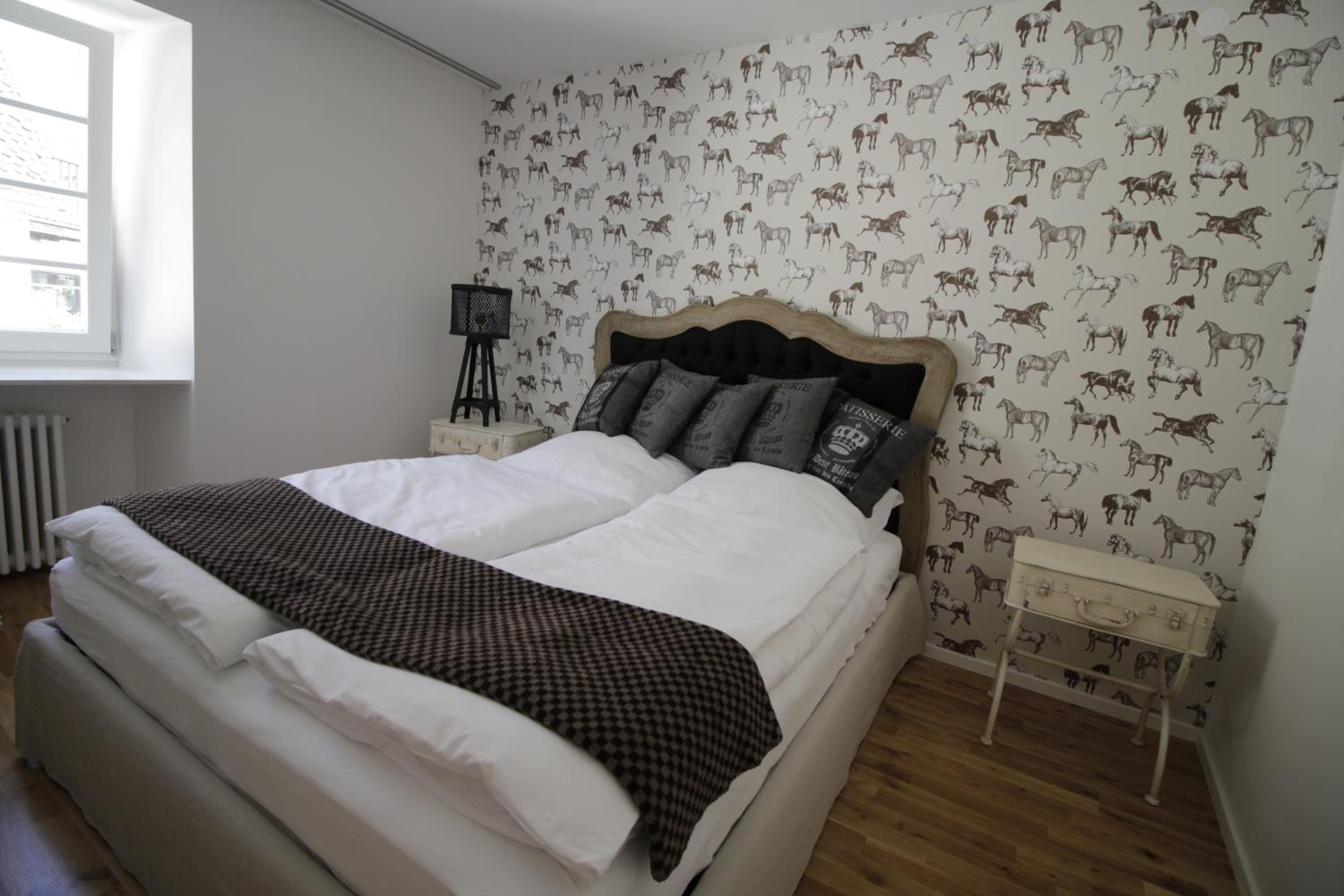 One-Bedroom Apartment - Photo 3
