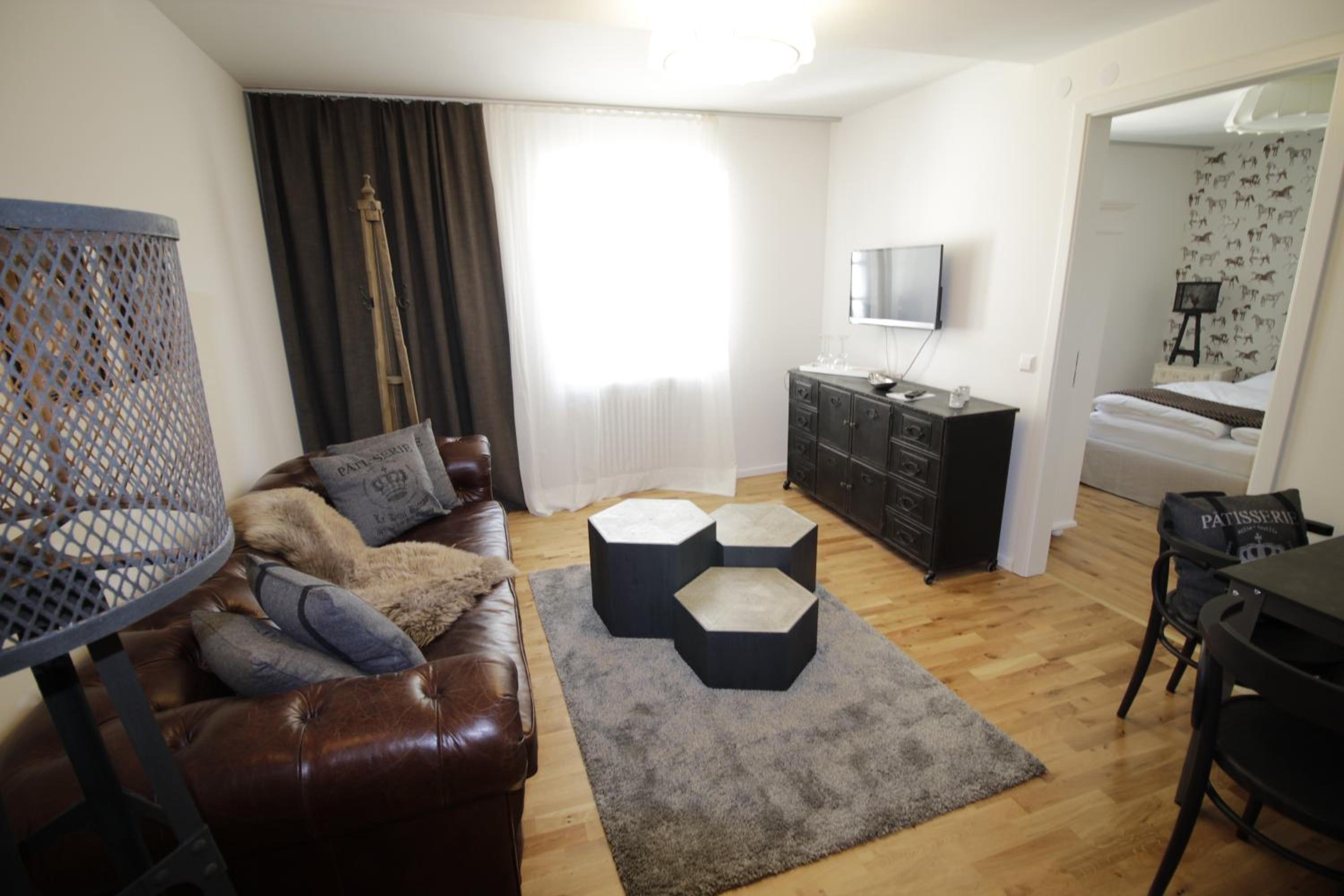 One-Bedroom Apartment - Photo 1