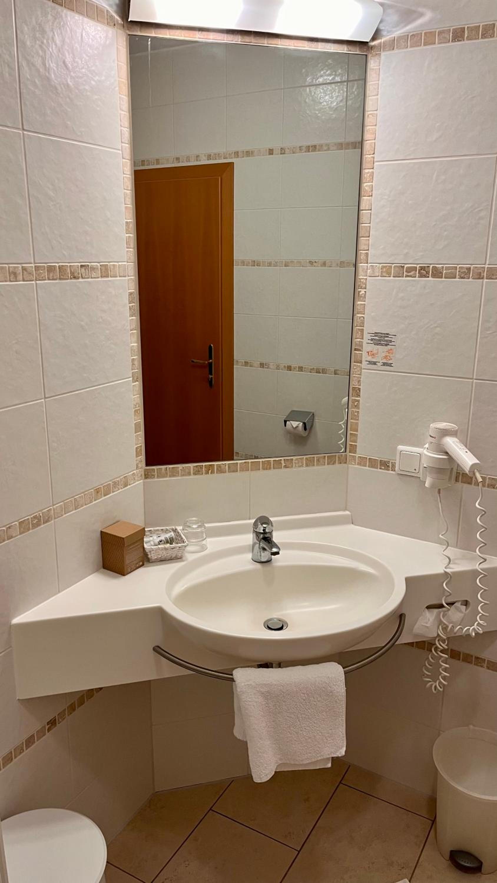 Single Room photo 2
