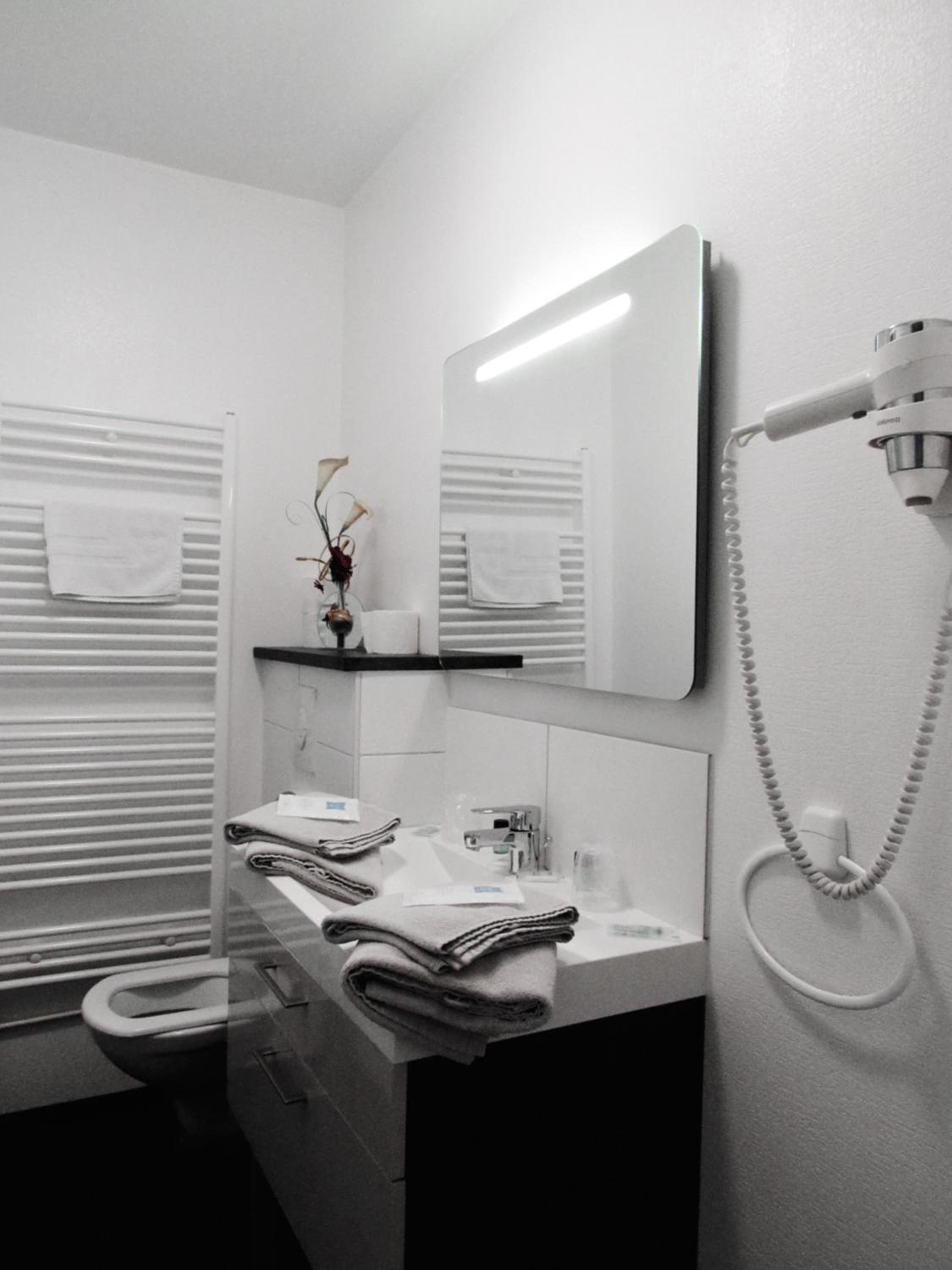 Standard Double Room - Photo 2