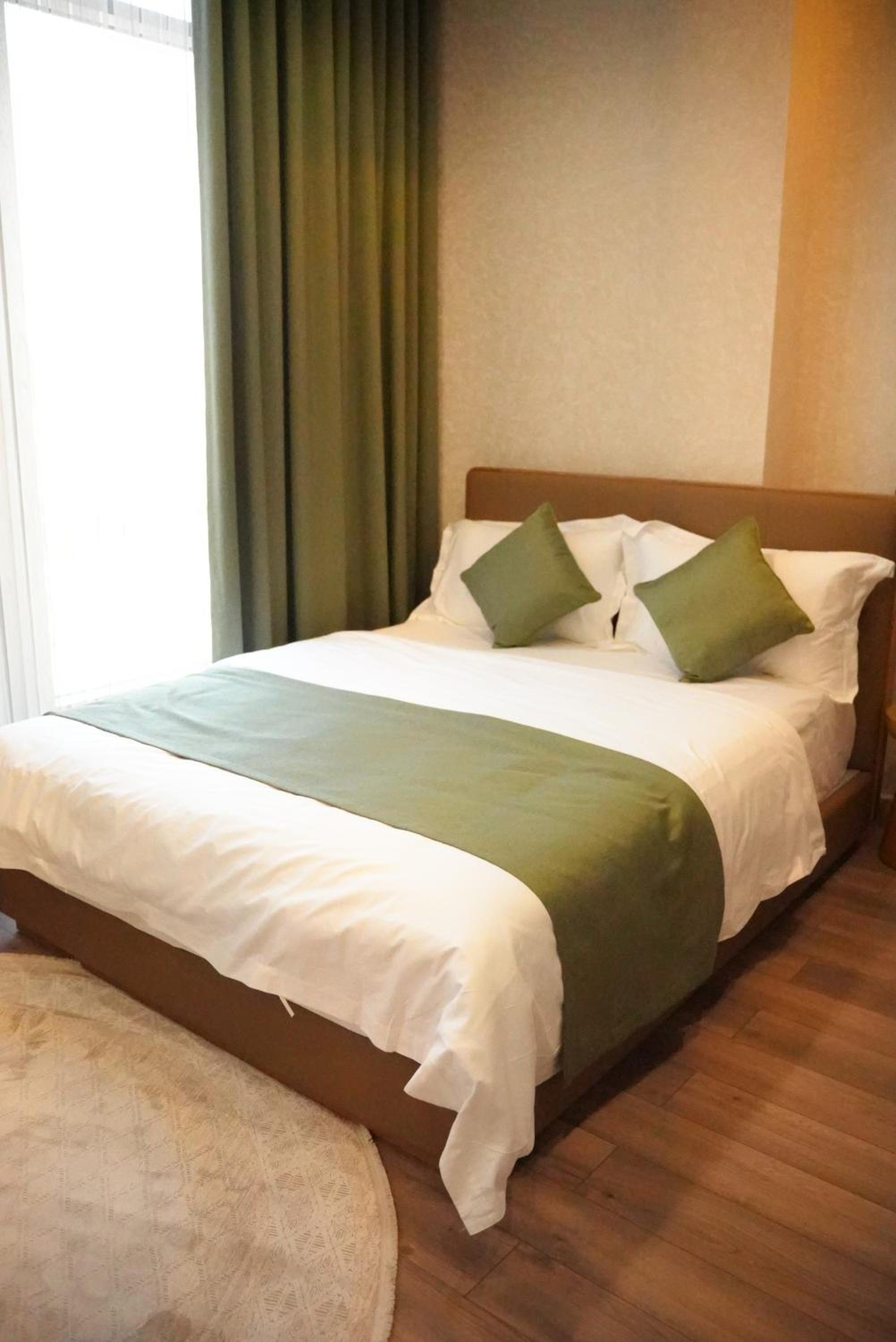 Deluxe King Room - Photo 3