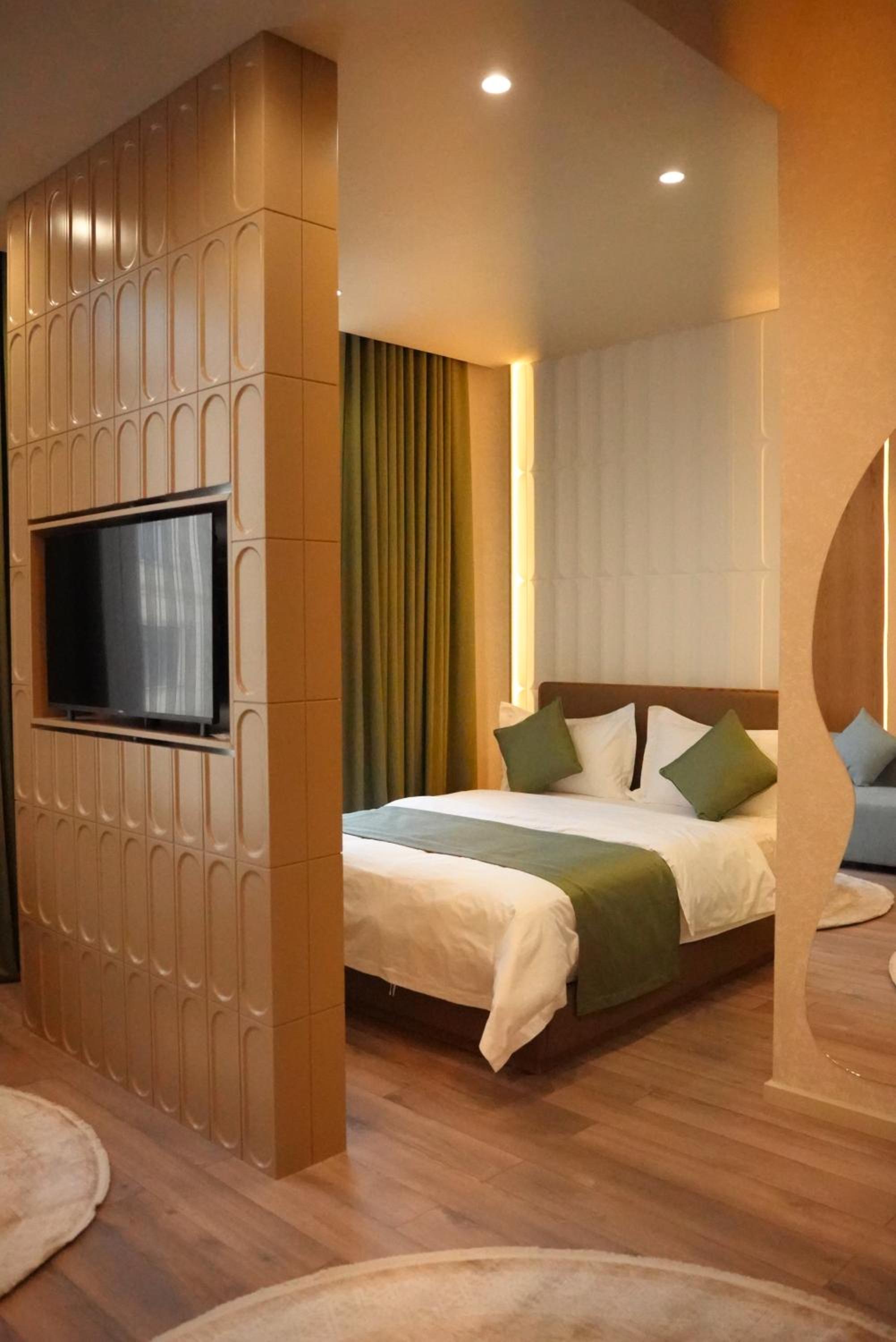 Deluxe King Room - Photo 1