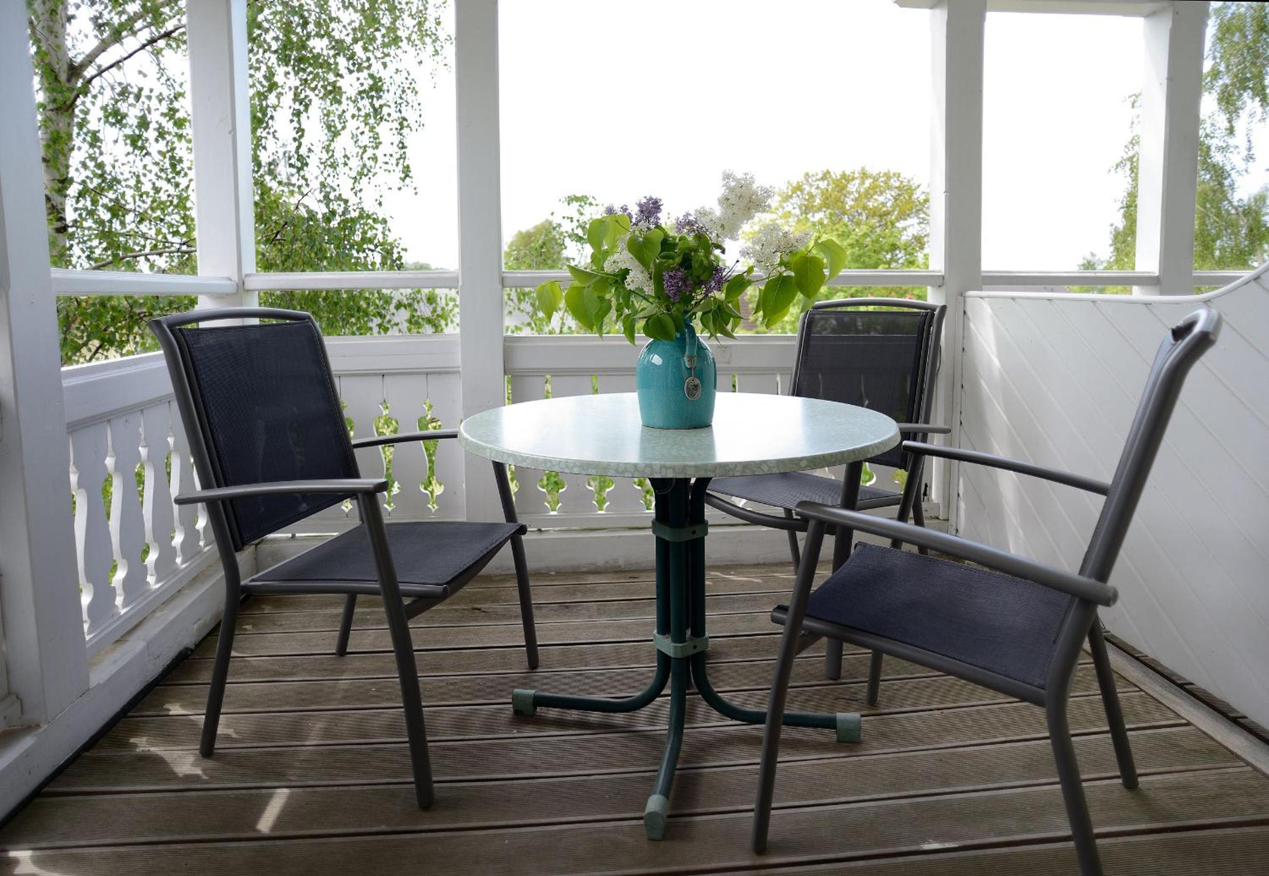 One-Bedroom Apartment with Balcony photo 3