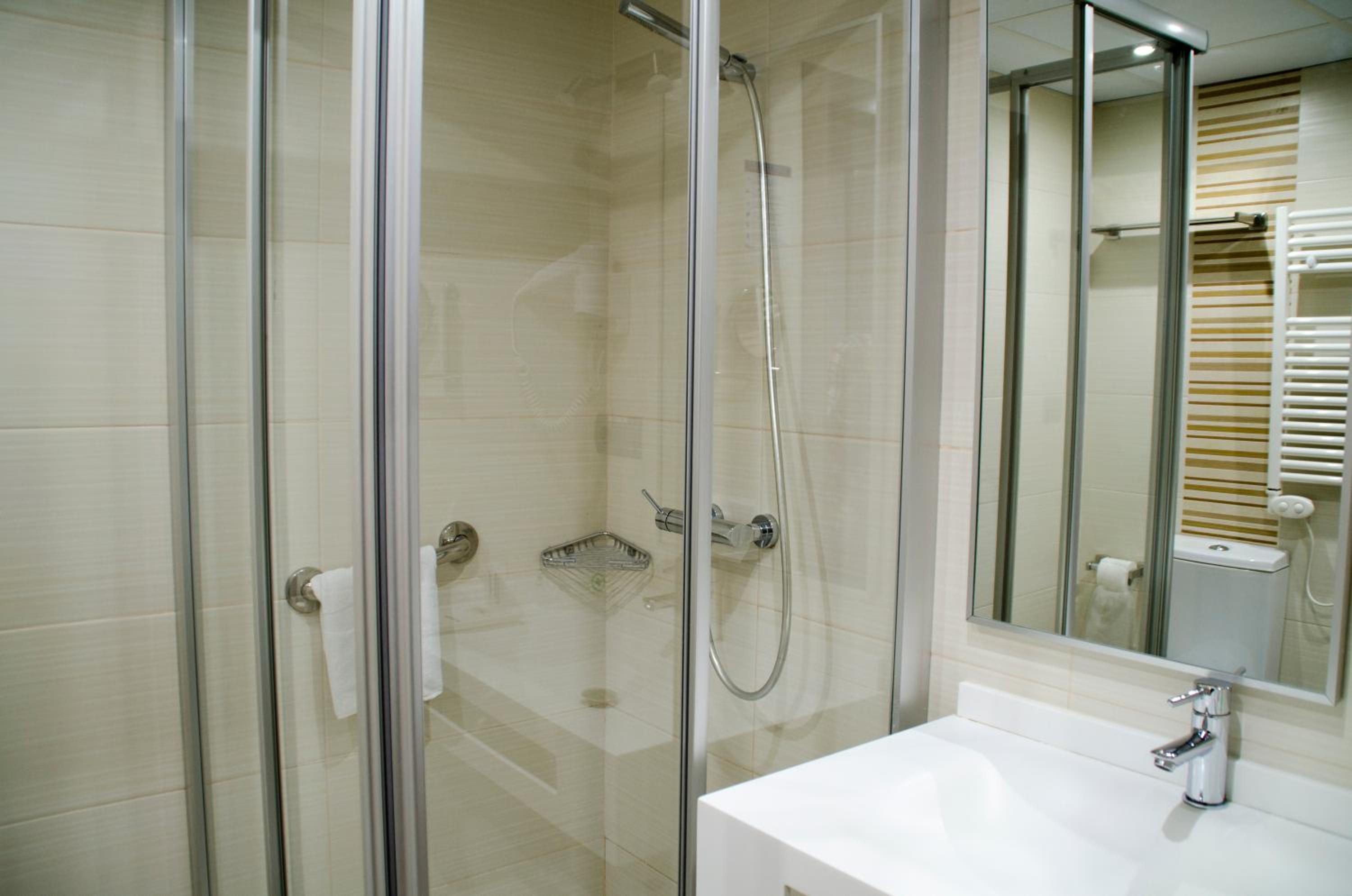 Double or Twin Room - Photo 6