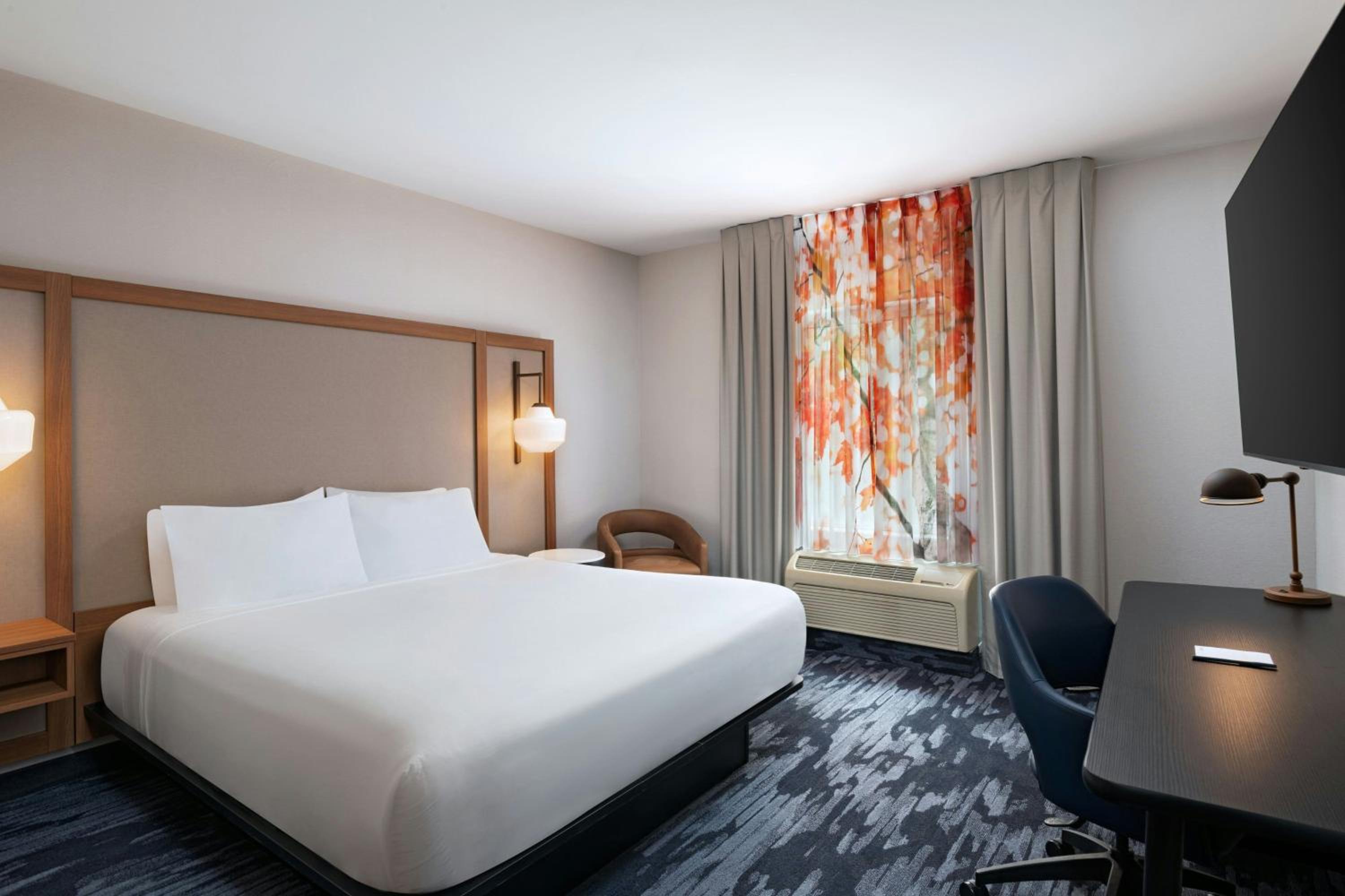 King Room with Roll-In Shower - Mobility Accessible photo 1