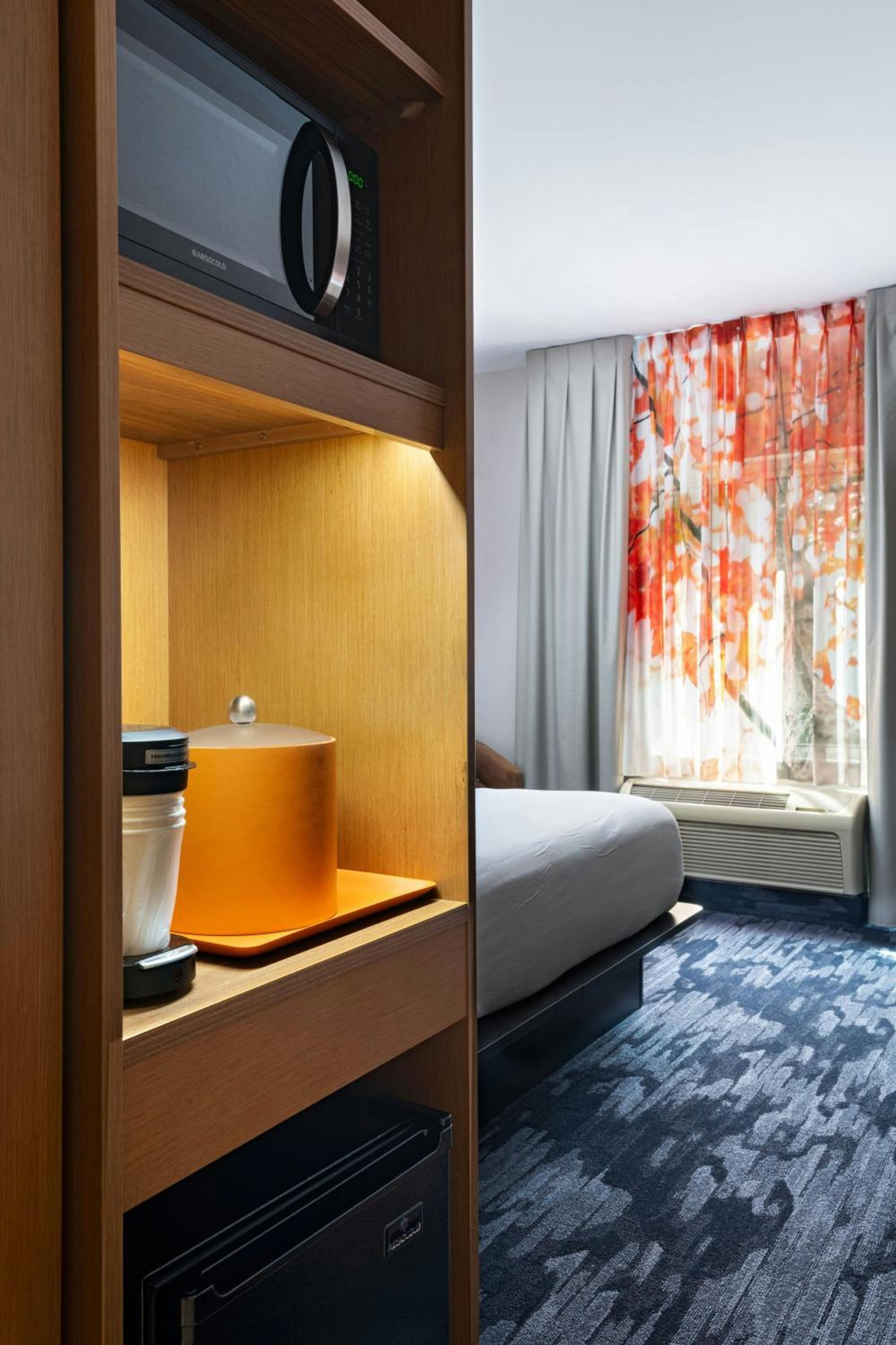 King Room with Roll-In Shower - Mobility Accessible photo 2