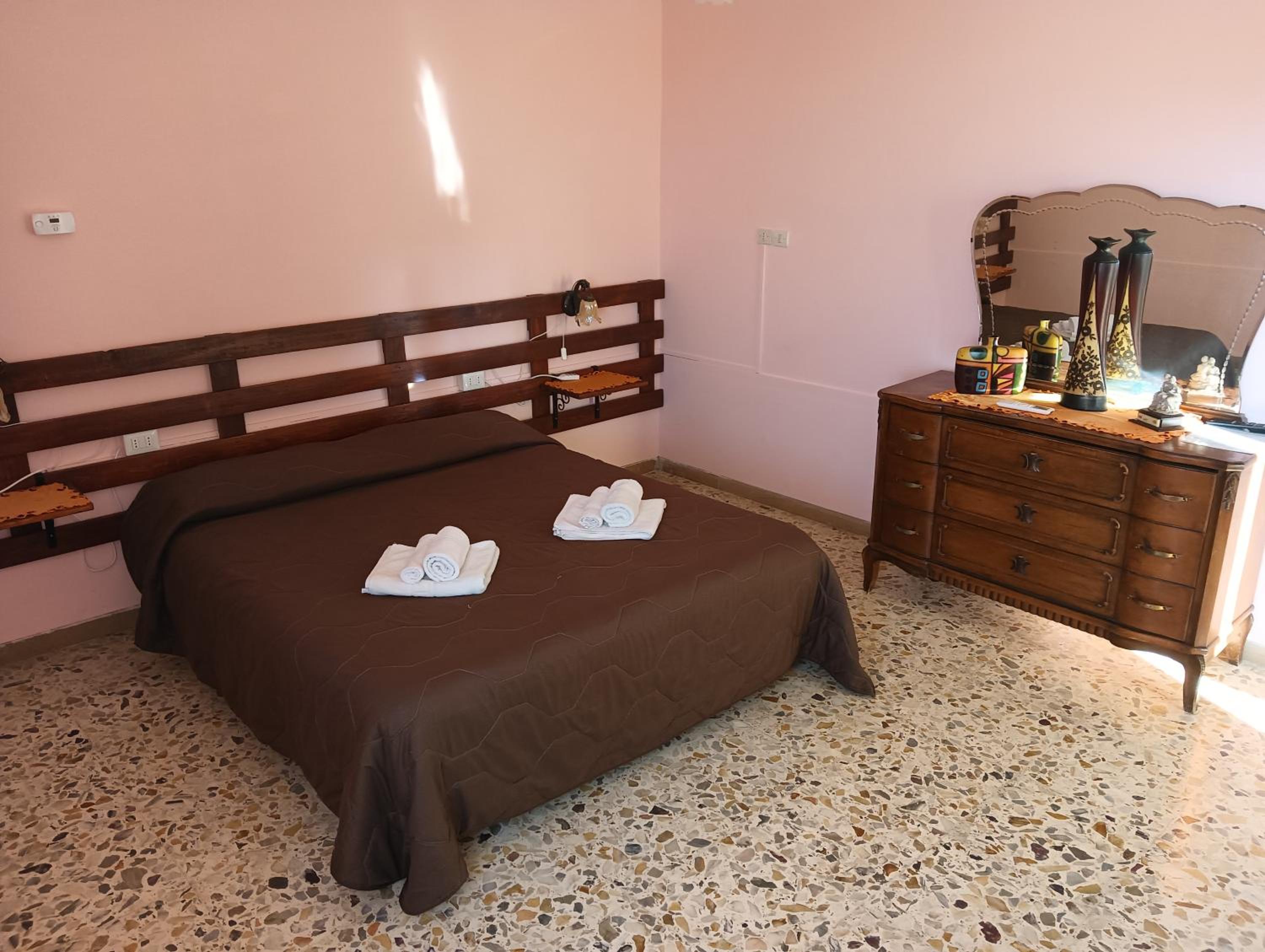 Large Double Room photo 2