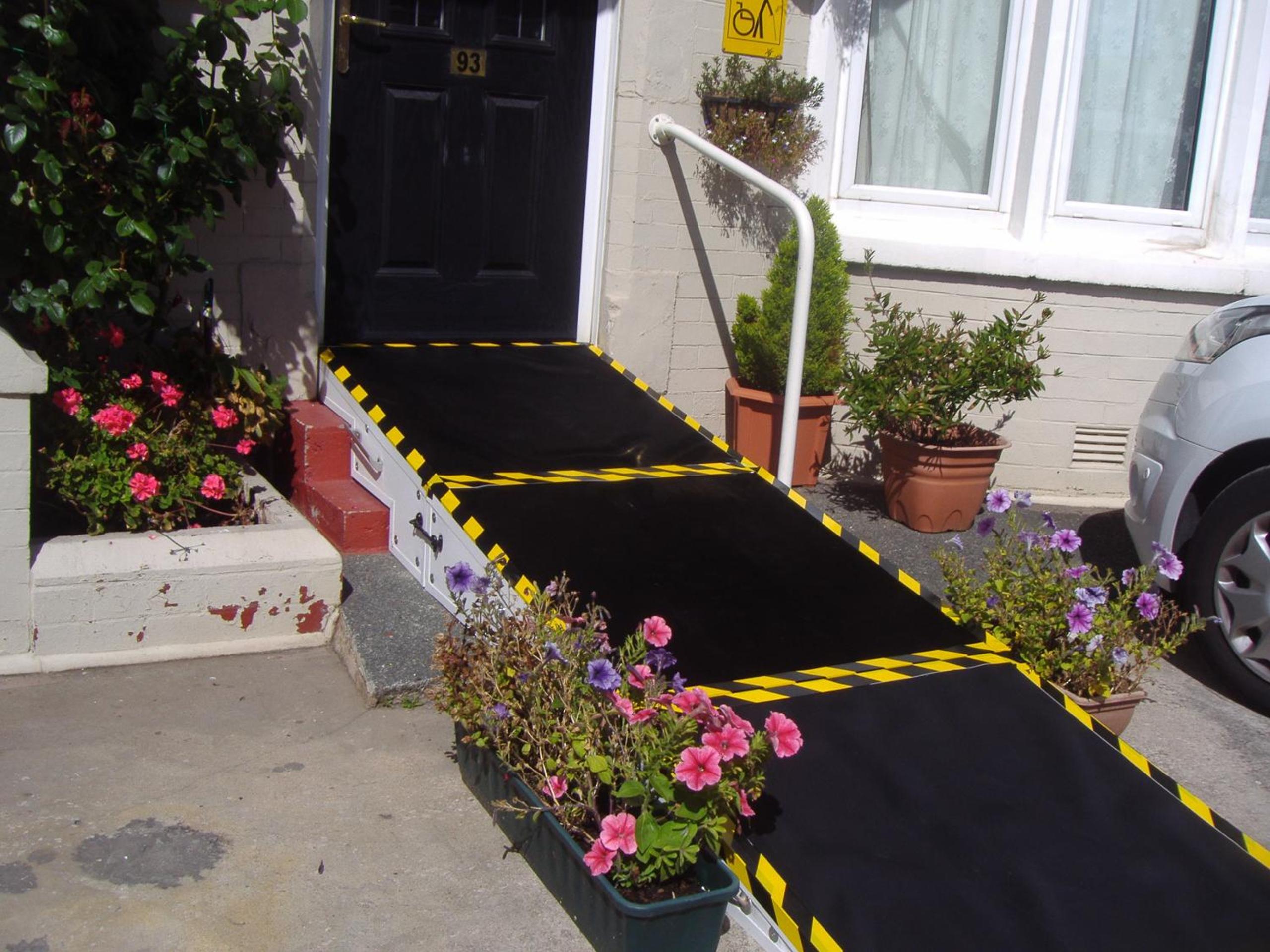 Twin Room - Wheelchair Access with Wet Room - Photo 7