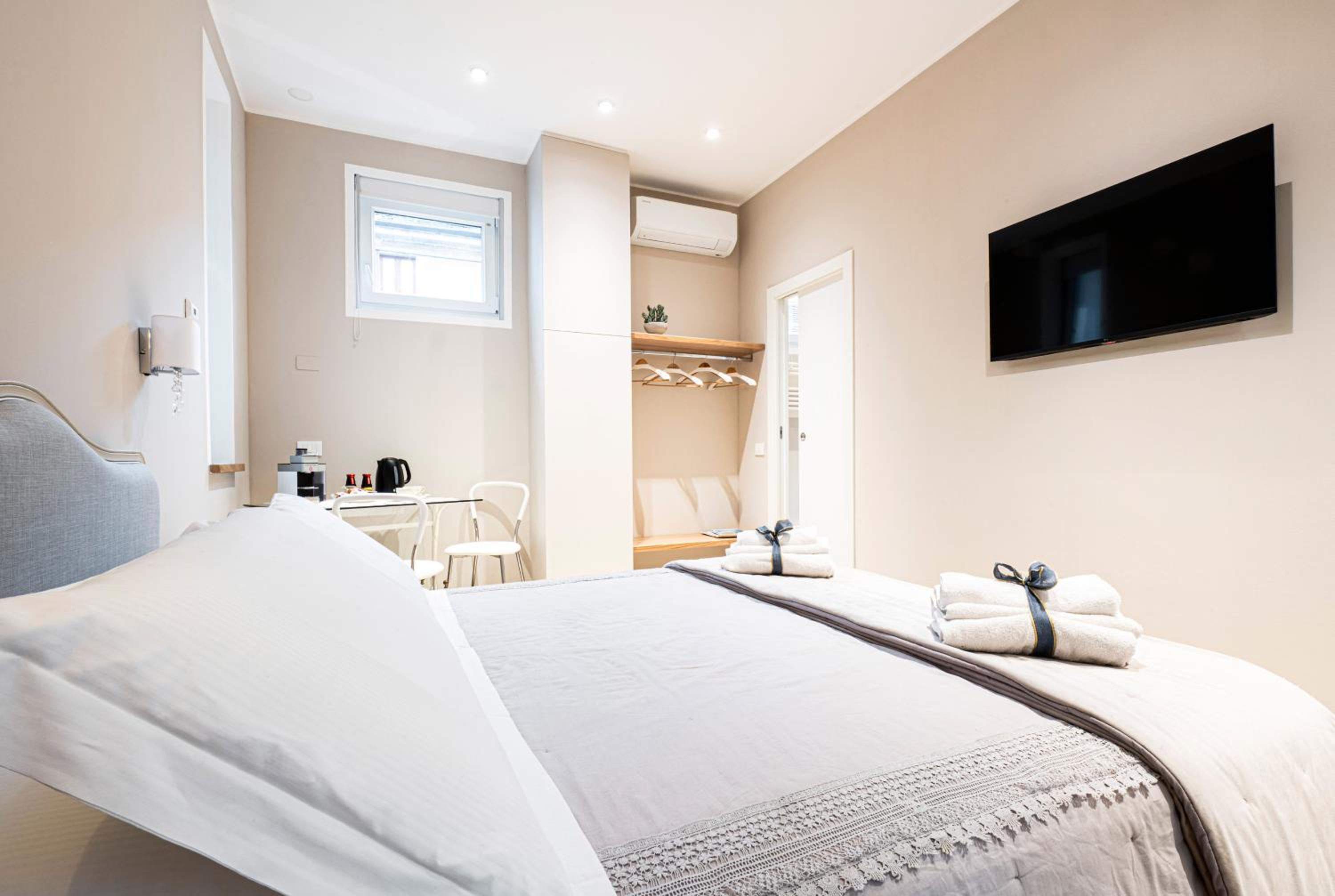 Double Room with Balcony photo 2