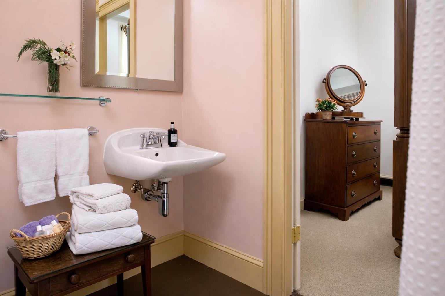 Queen Suite photo 2