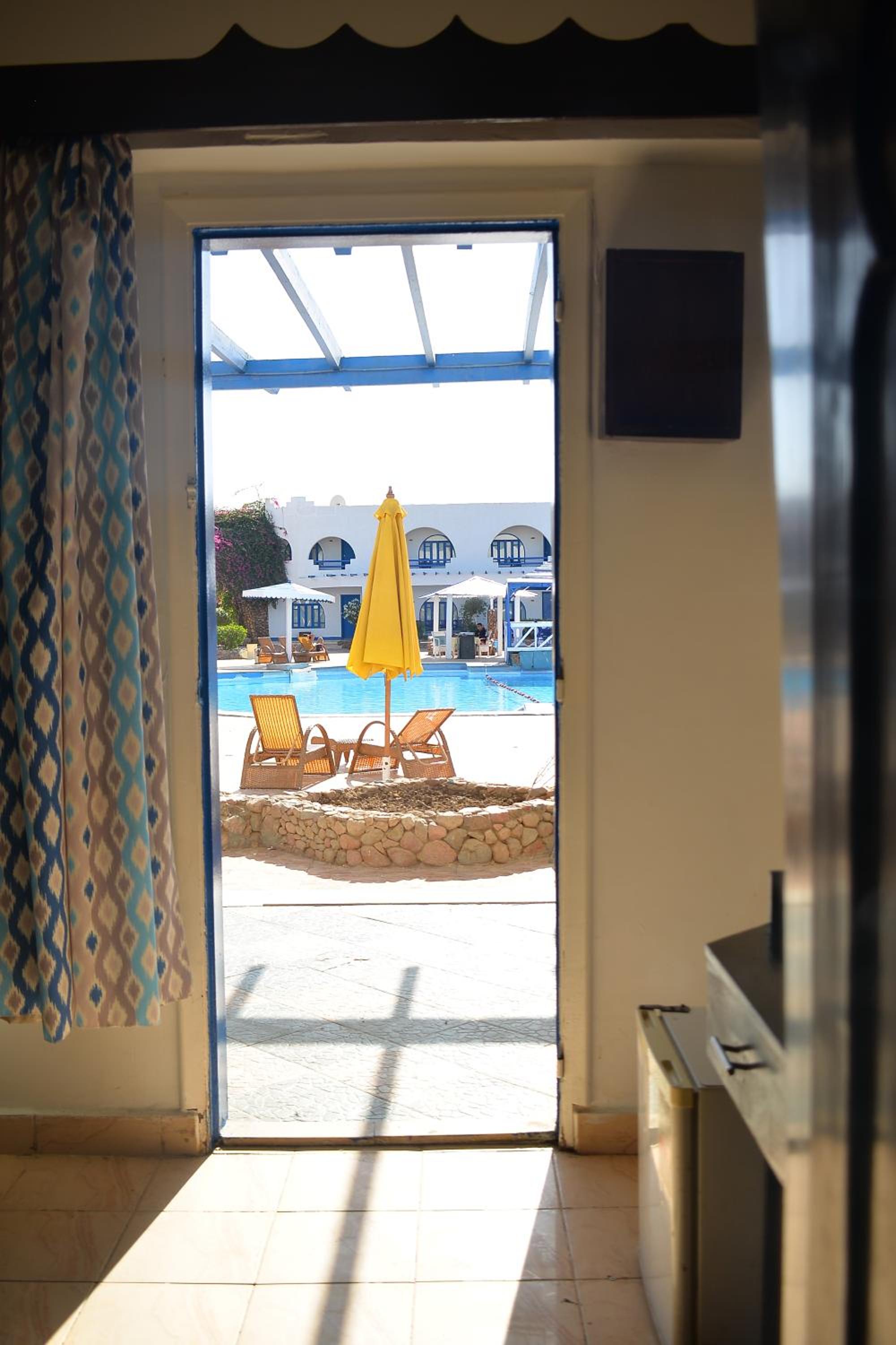 Deluxe Double or Twin Room with Pool Access photo 2