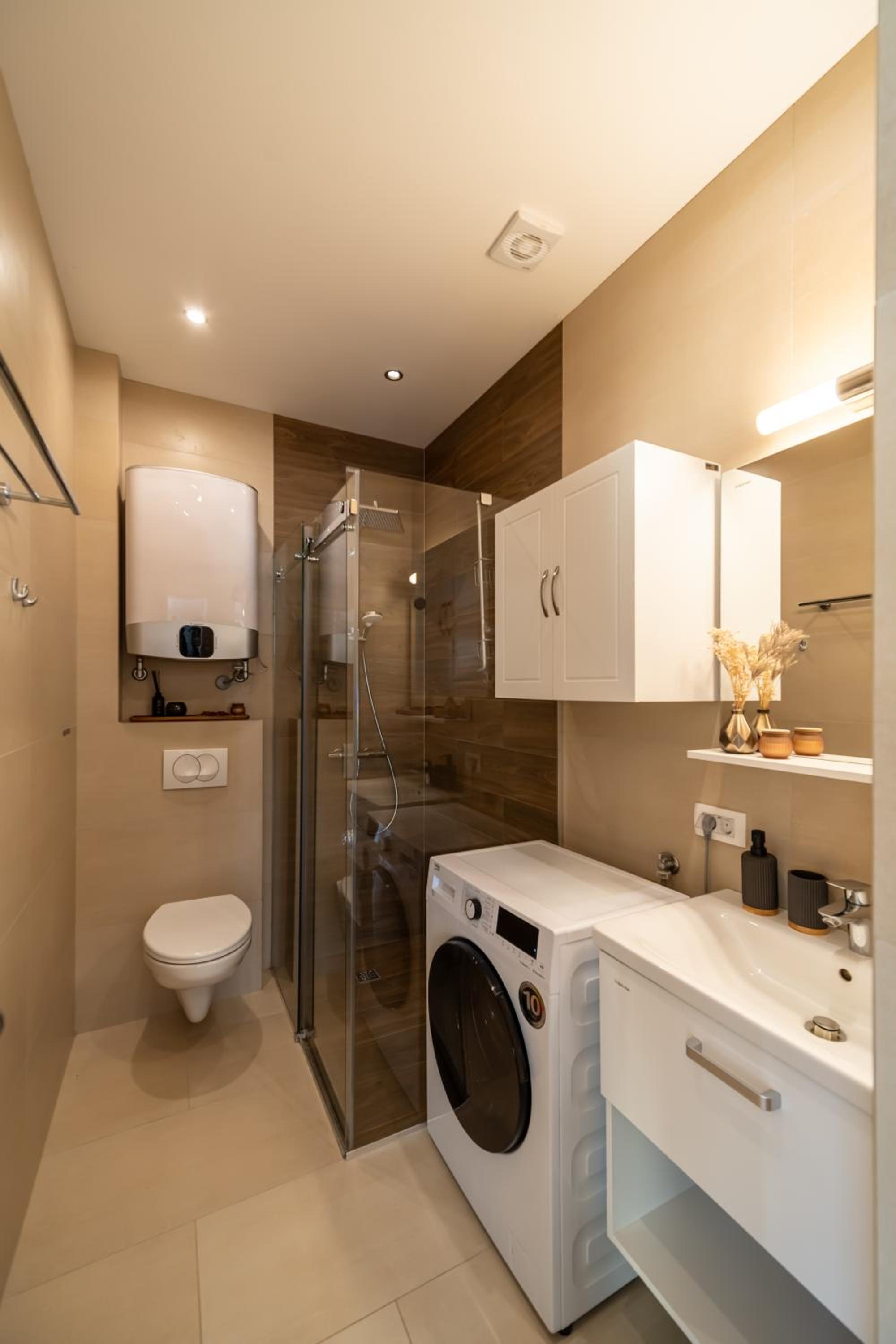 One-Bedroom Apartment with Balcony photo 3