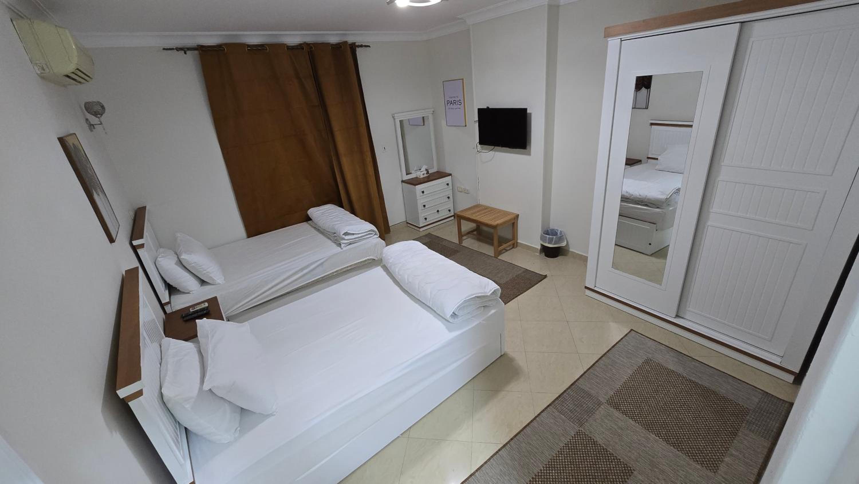 Deluxe One-Bedroom Apartment