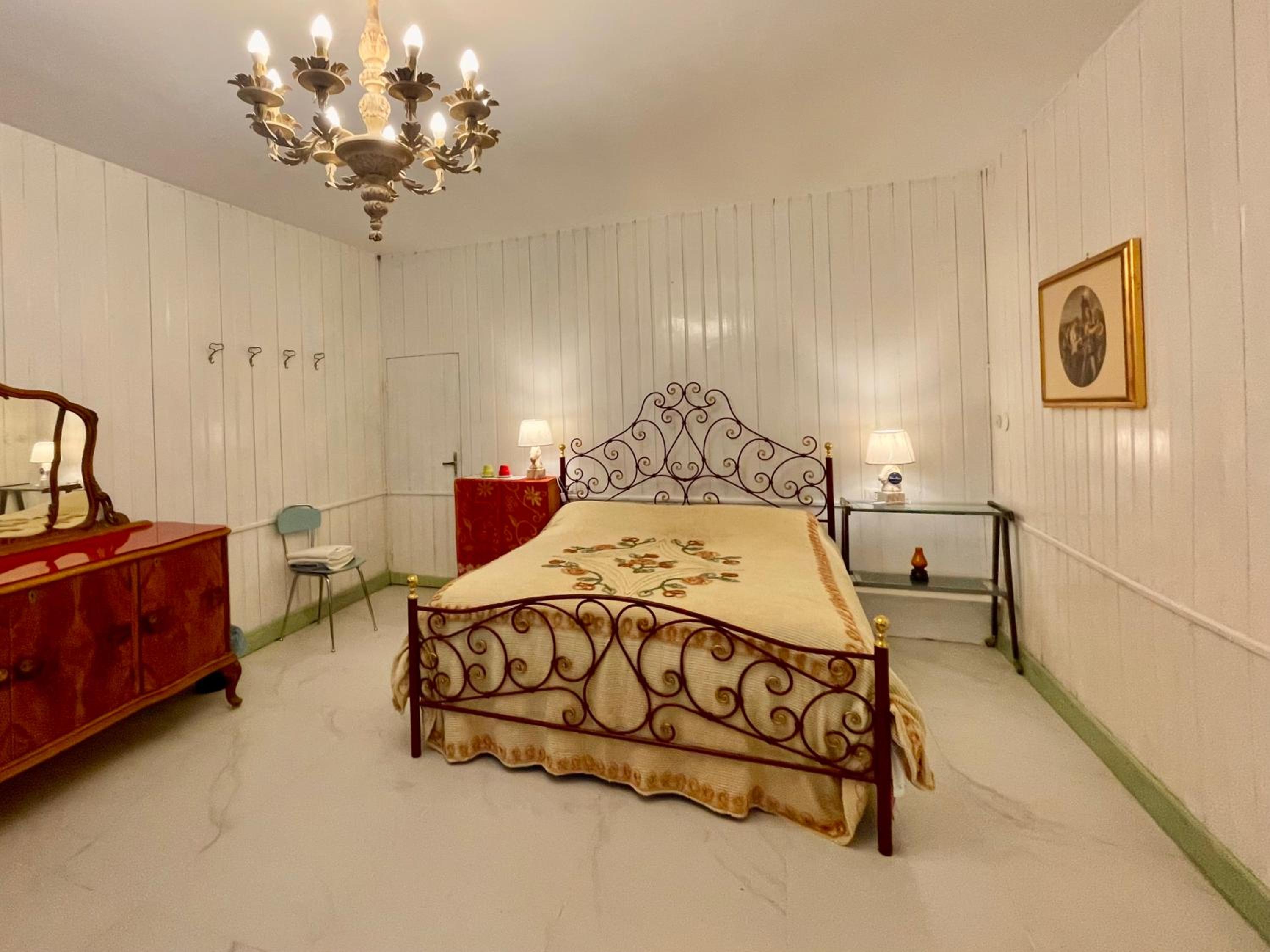 Large Double Room
