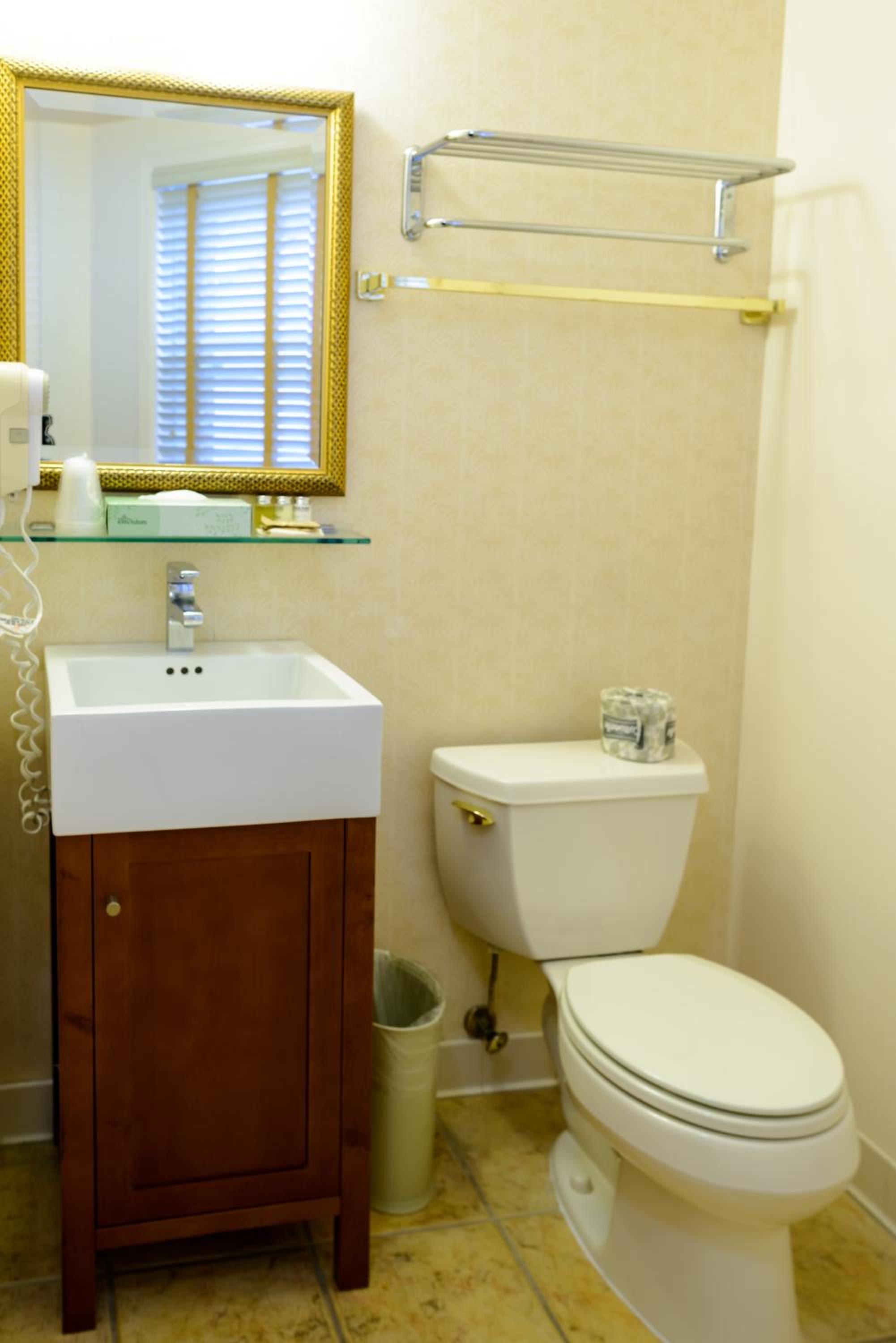 Queen Room - Photo 8