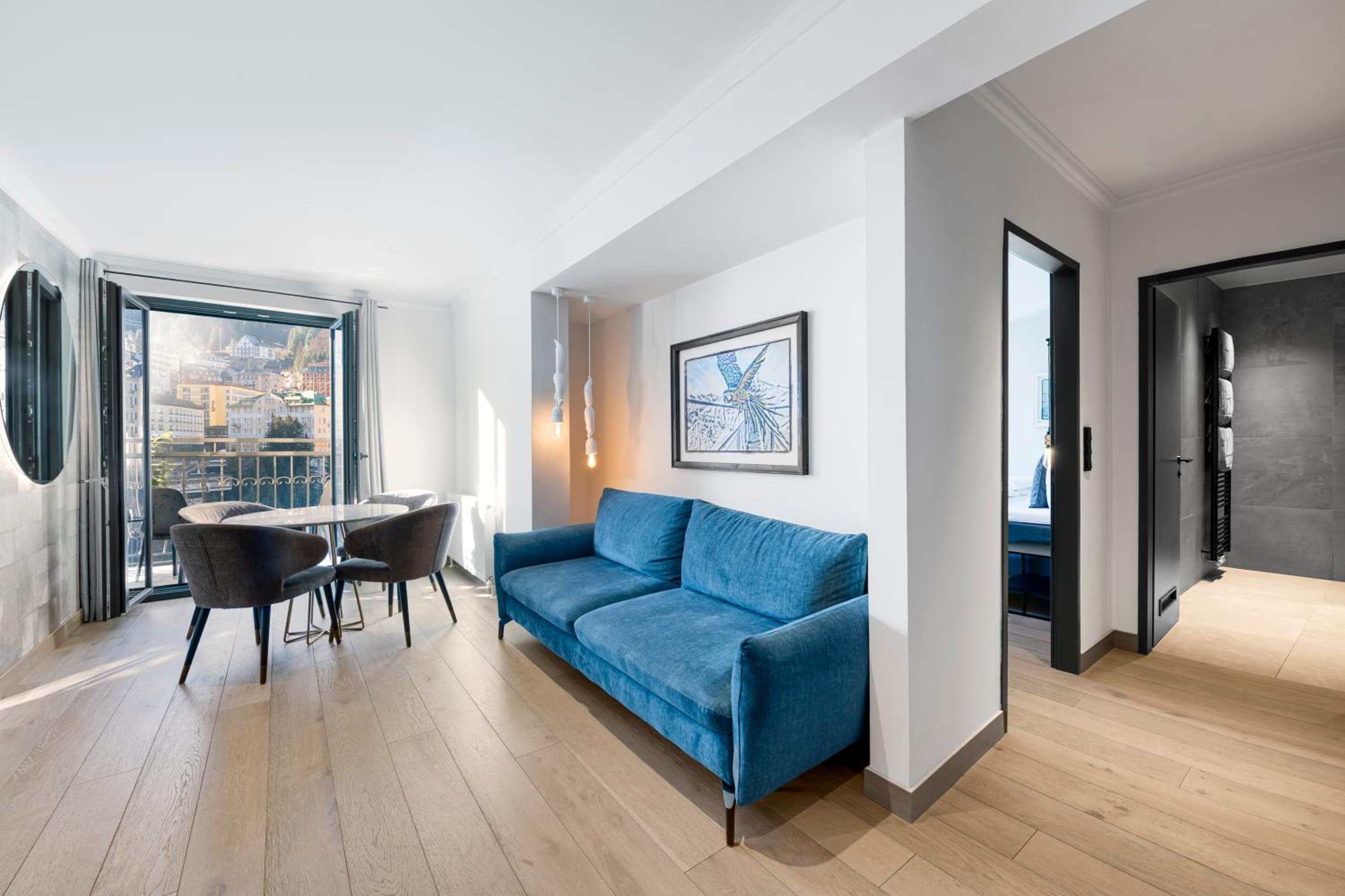 Waterfall-View Suite with Balcony photo 2