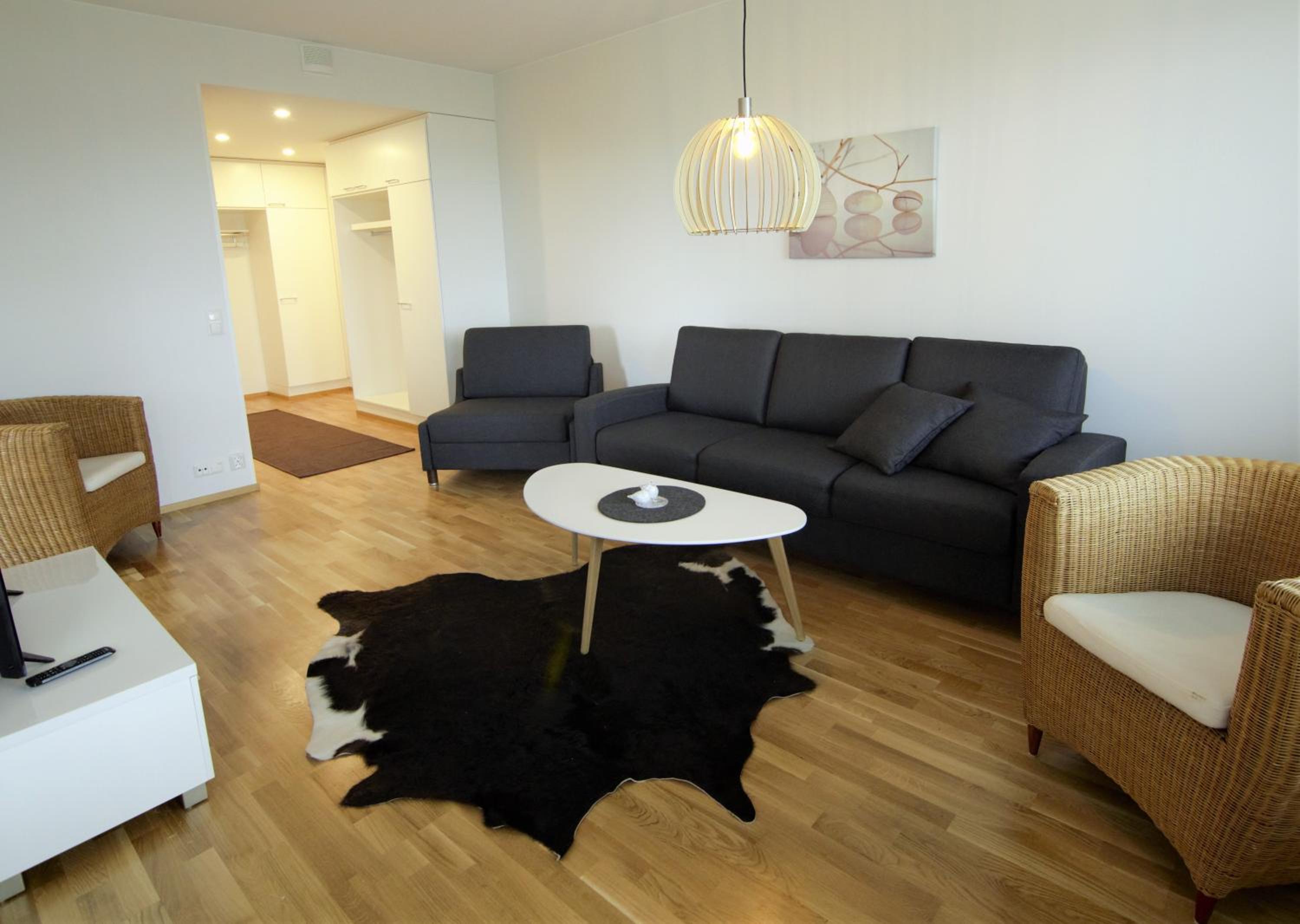 Apartment with Lake View - Photo 5