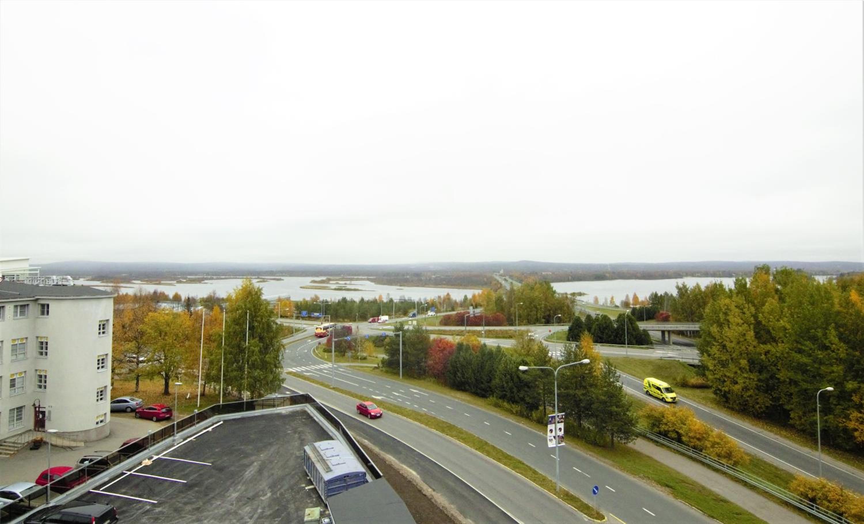 Apartment with Lake View - Photo 6
