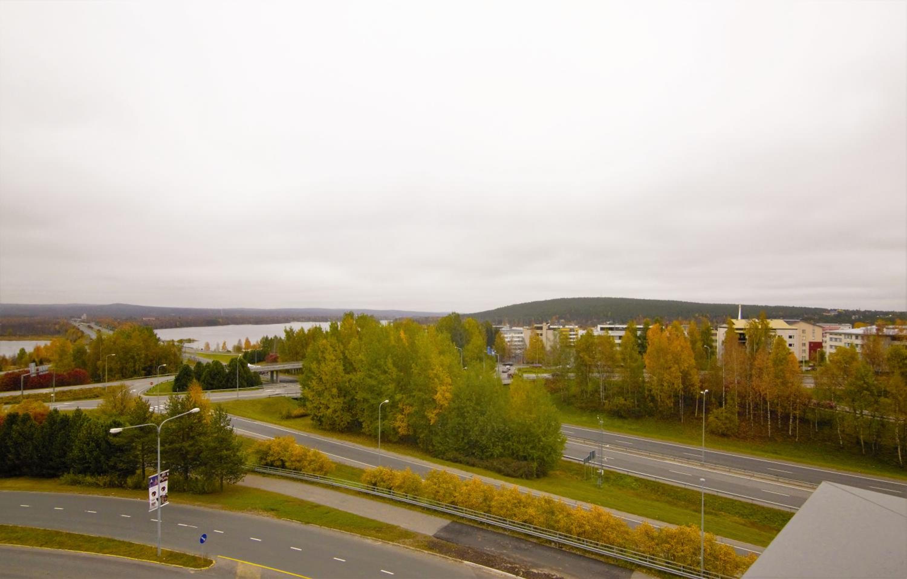 Apartment with Lake View - Photo 7