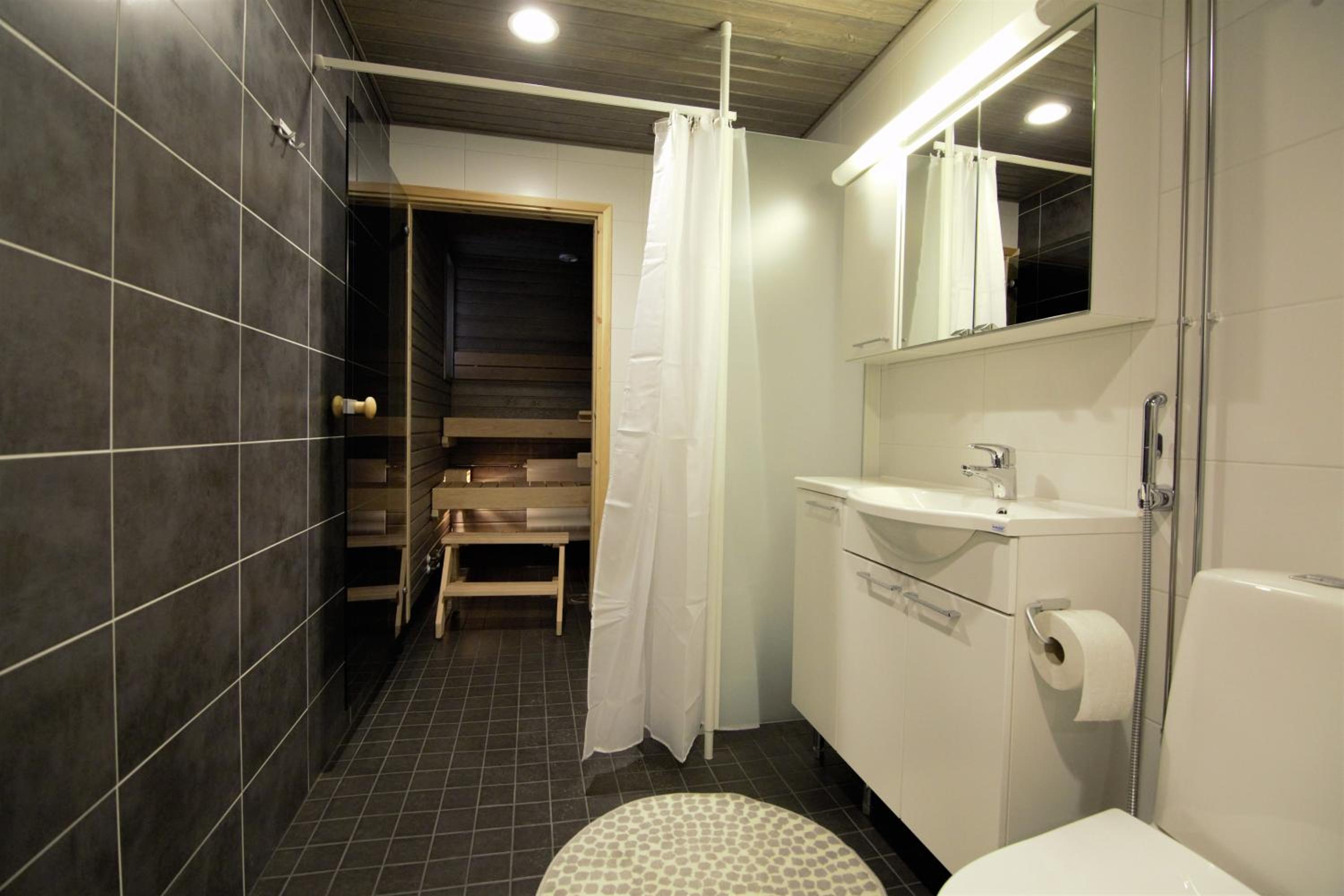 Apartment with Lake View - Photo 9