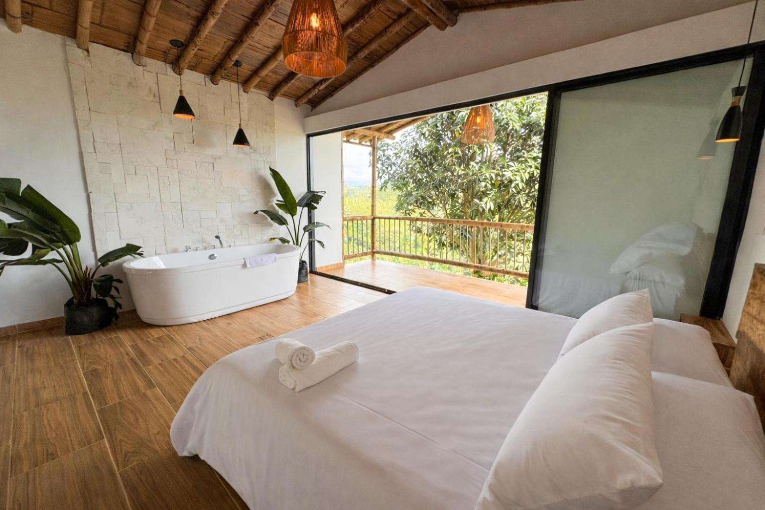 Queen Suite with Spa Bath